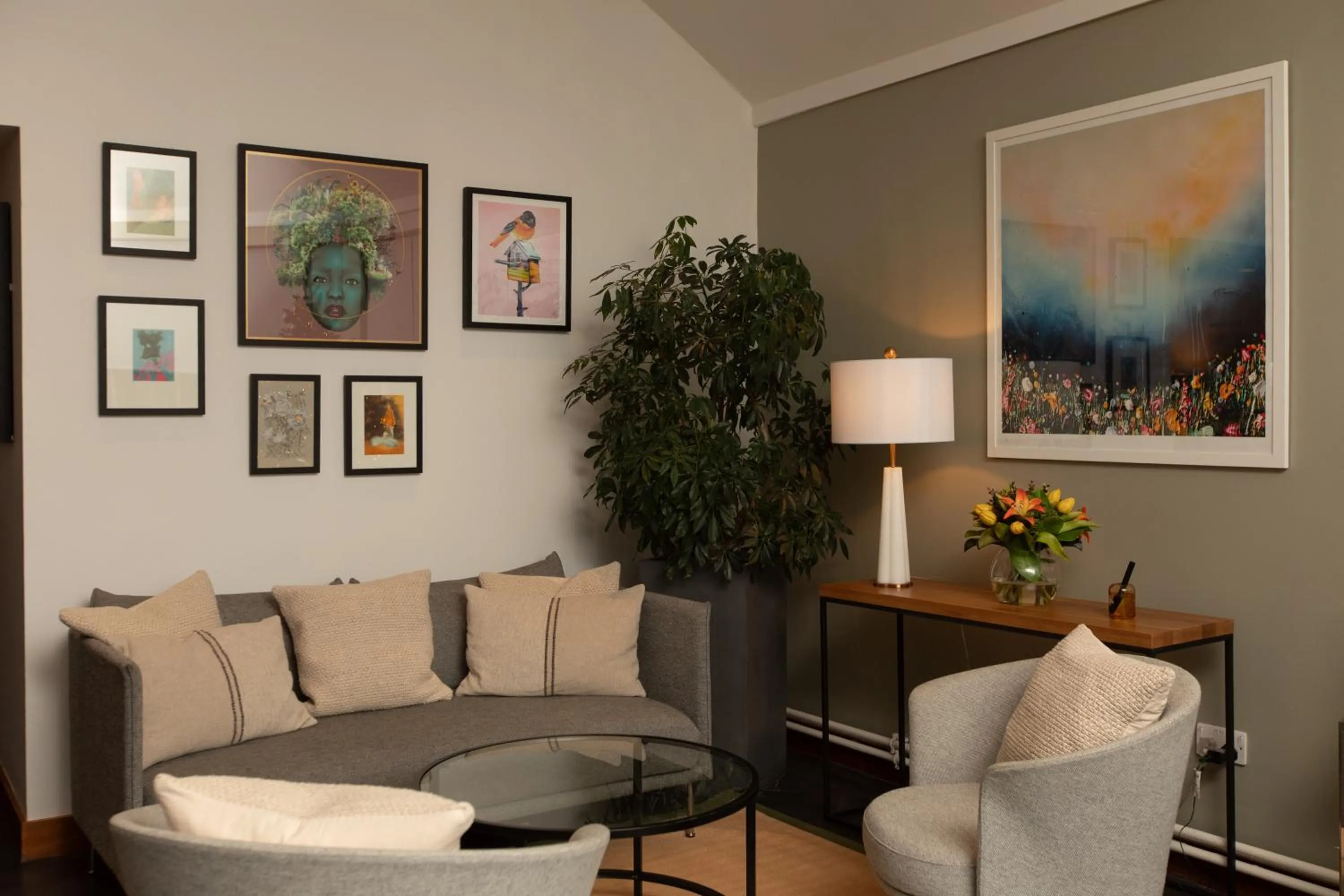 Lounge or bar in The Scholar