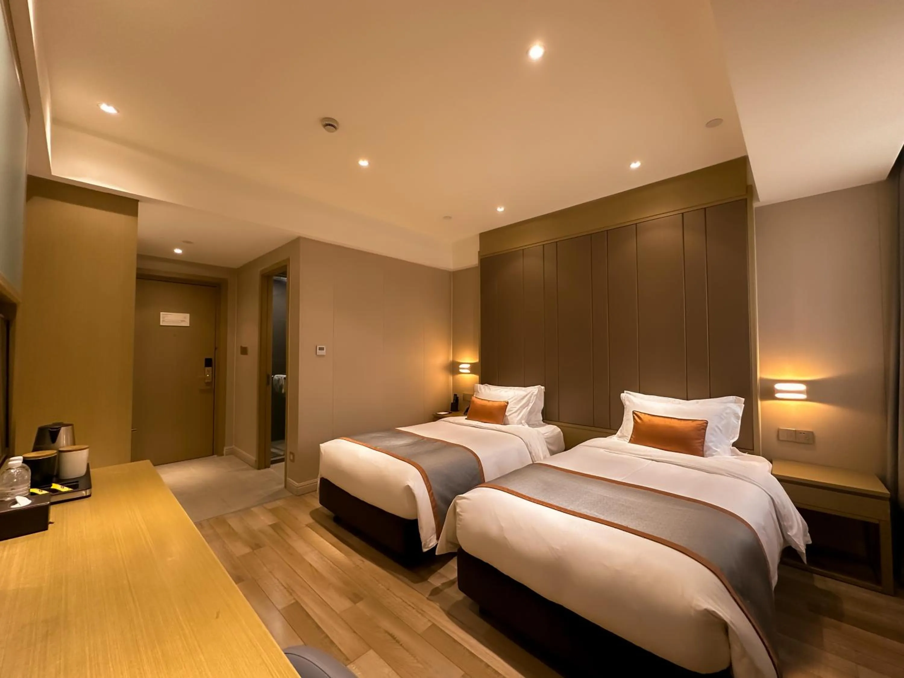 Bed in SHANGHAI-DECO Hotel-Free shuttle bus from Pudong Airport and Disneyland