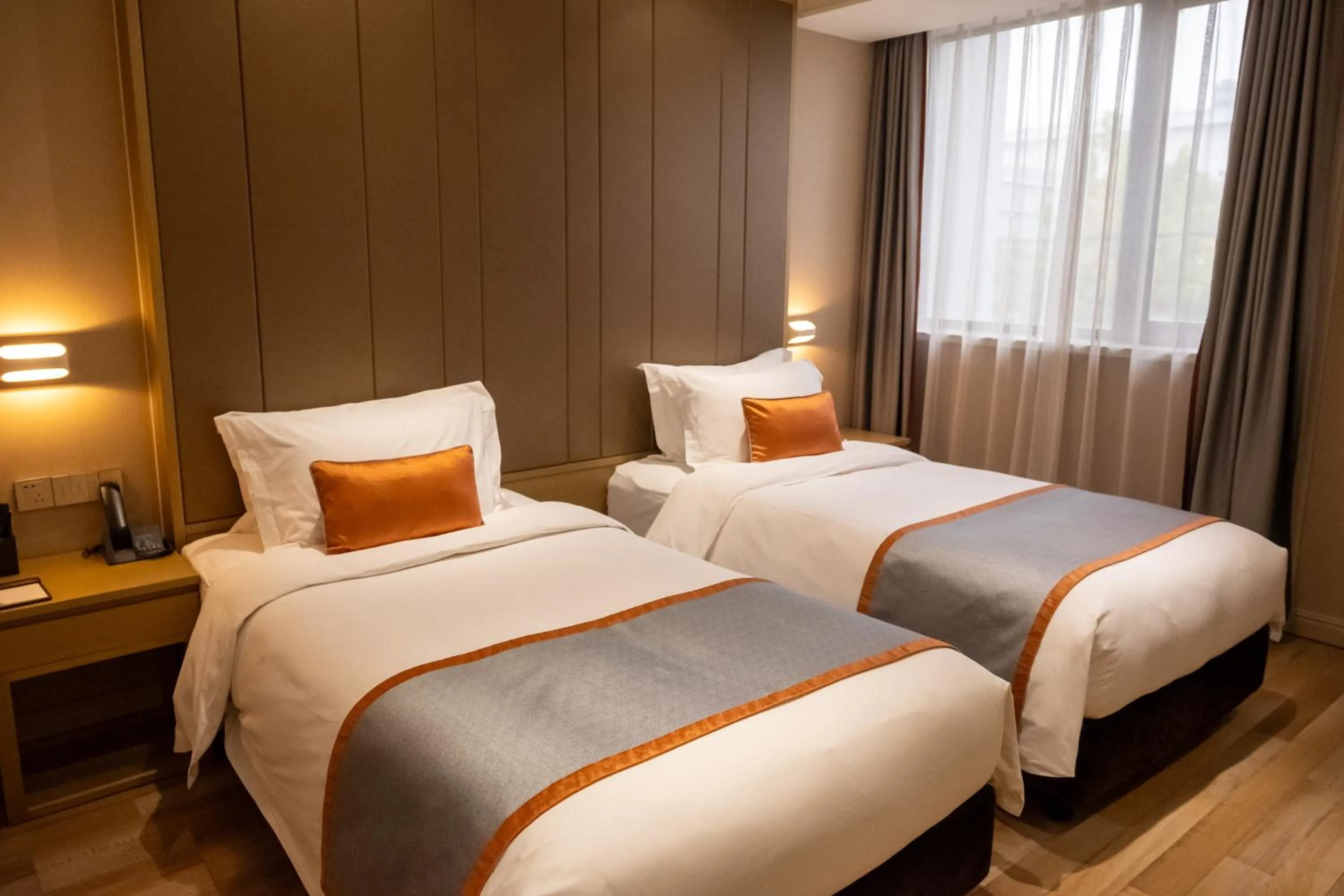 Bed in SHANGHAI-DECO Hotel-Free shuttle bus from Pudong Airport and Disneyland