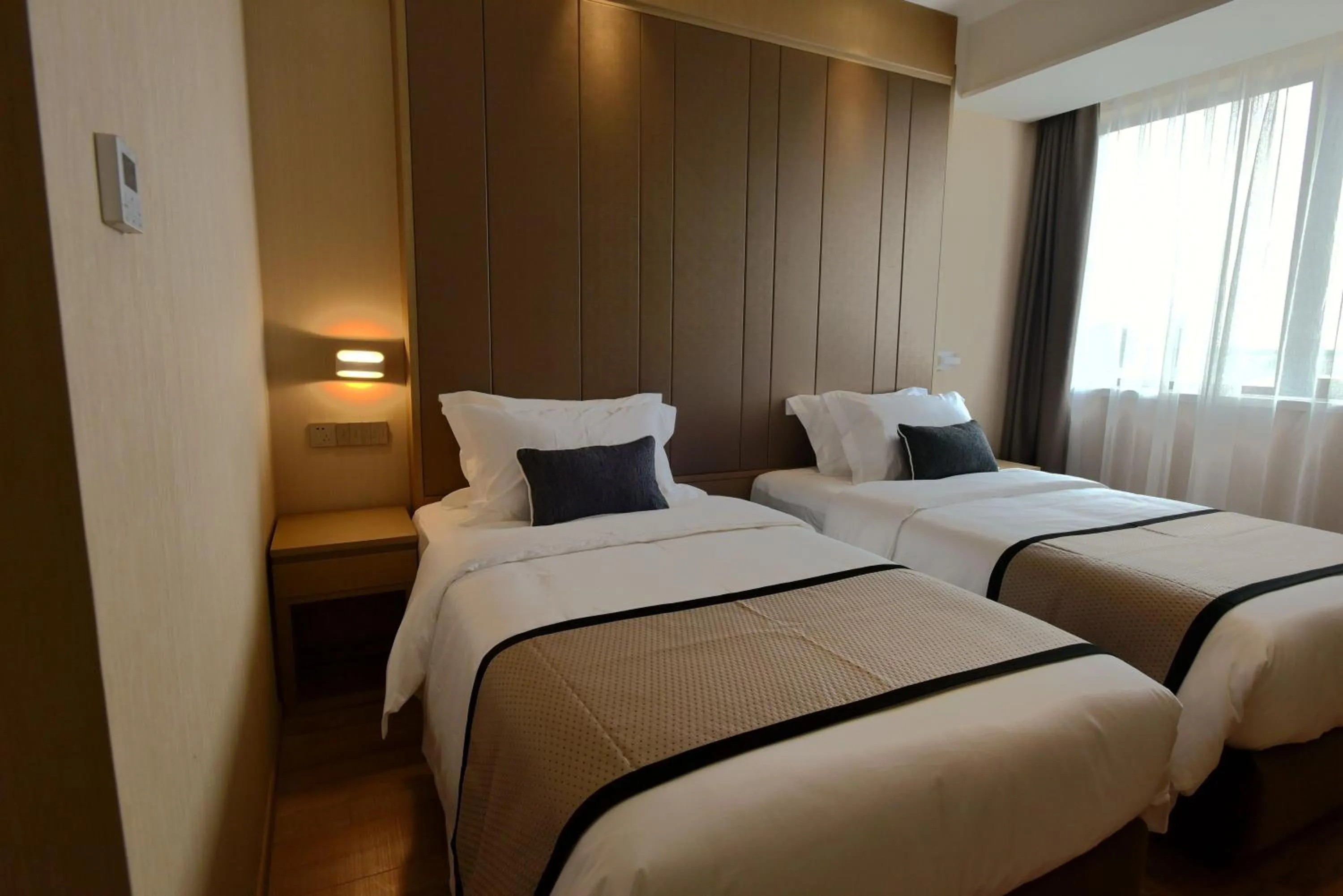 Bed in SHANGHAI-DECO Hotel-Free shuttle bus from Pudong Airport and Disneyland