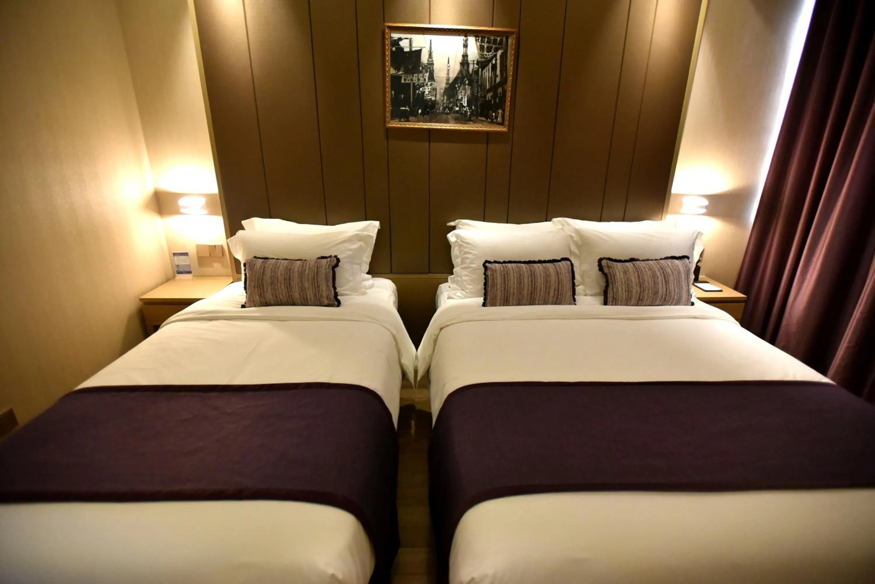 Bed in SHANGHAI-DECO Hotel-Free shuttle bus from Pudong Airport and Disneyland