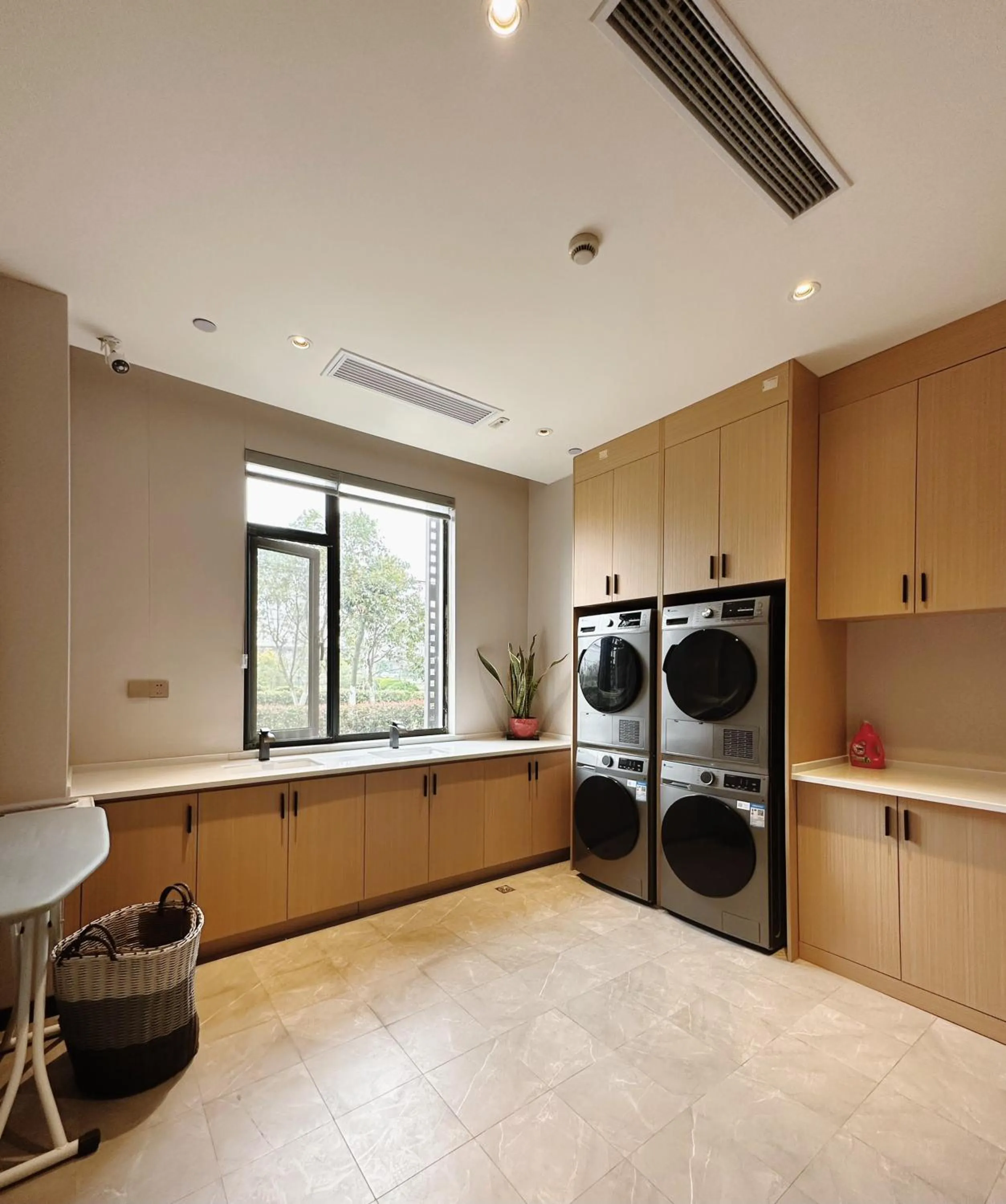 SHANGHAI-DECO Hotel-Free shuttle bus from Pudong Airport and Disneyland