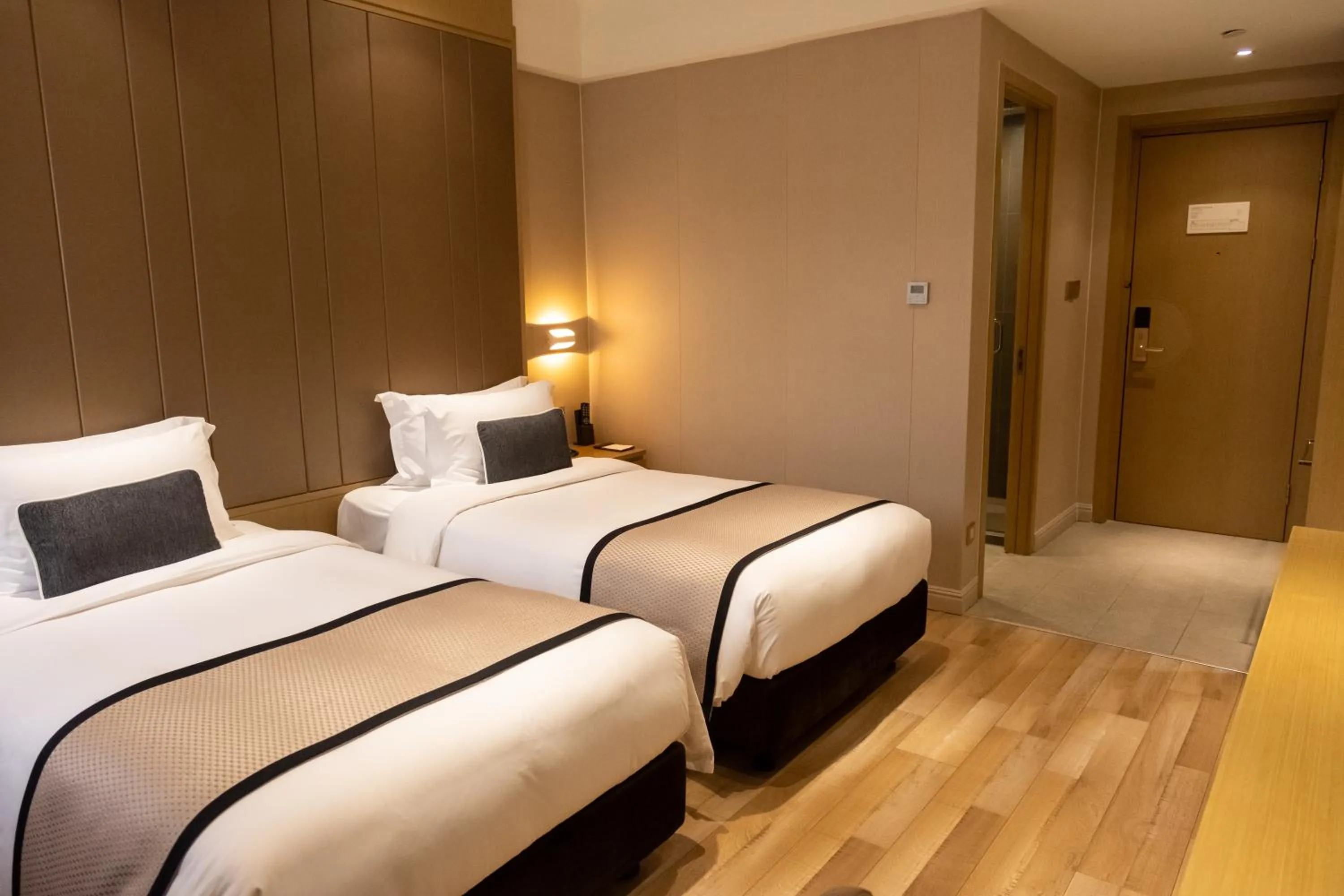 Bed in SHANGHAI-DECO Hotel-Free shuttle bus from Pudong Airport and Disneyland