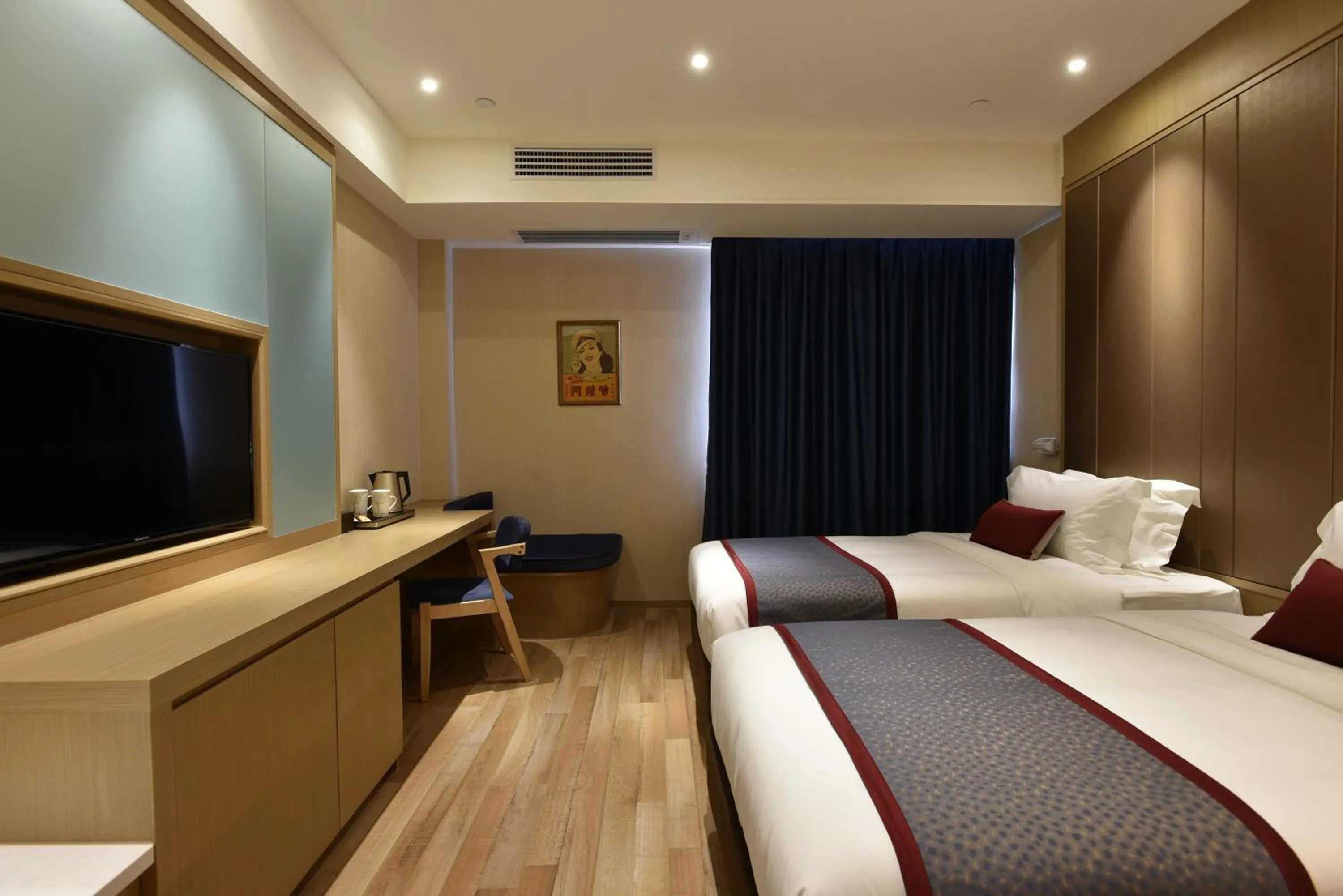 Bed in SHANGHAI-DECO Hotel-Free shuttle bus from Pudong Airport and Disneyland