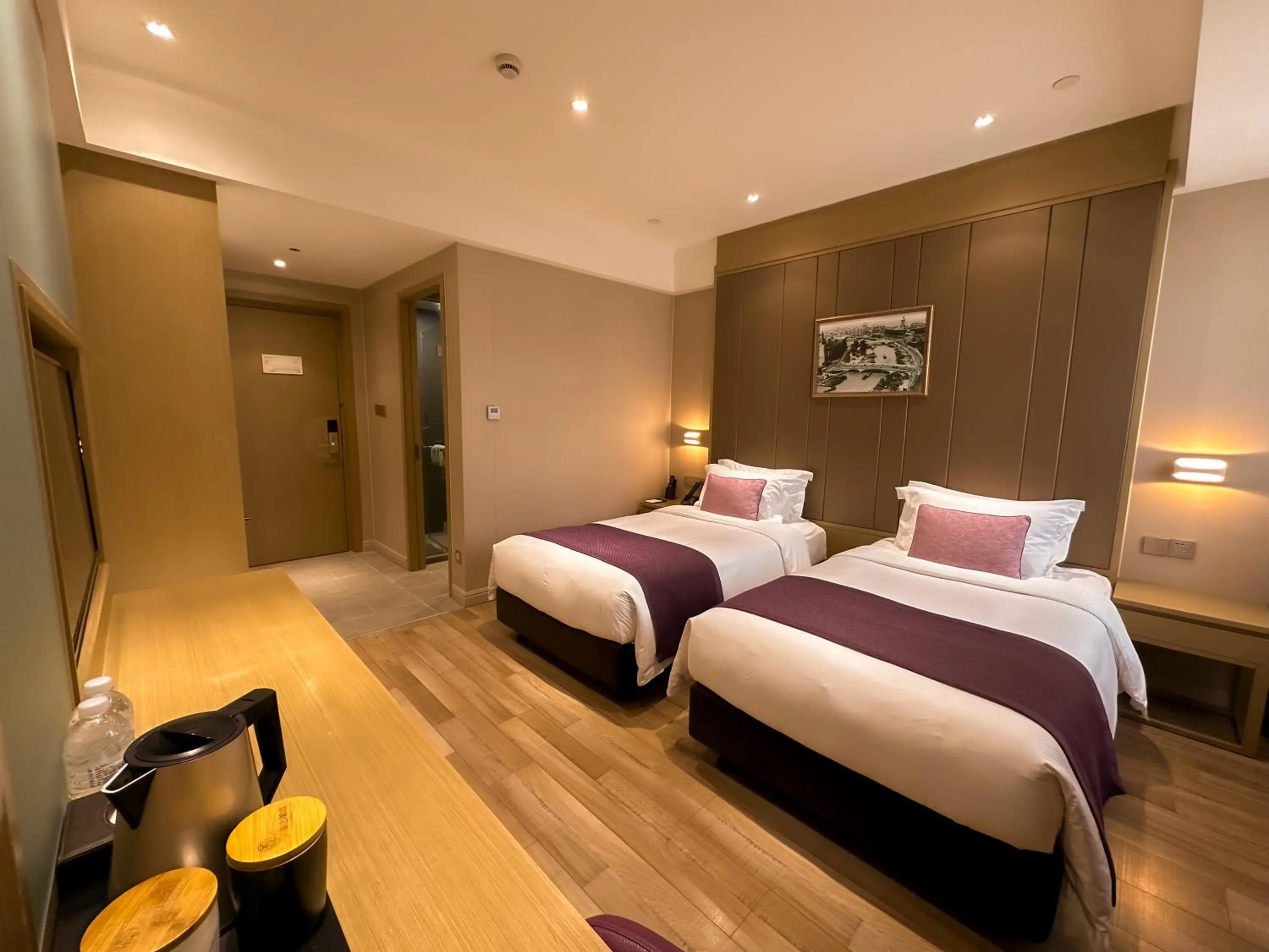 Bed in SHANGHAI-DECO Hotel-Free shuttle bus from Pudong Airport and Disneyland
