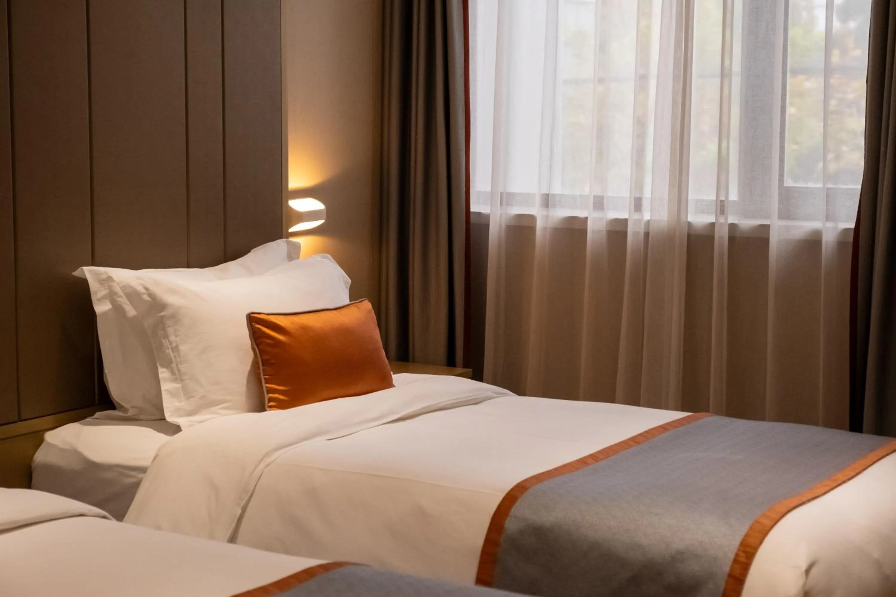 Bed in SHANGHAI-DECO Hotel-Free shuttle bus from Pudong Airport and Disneyland