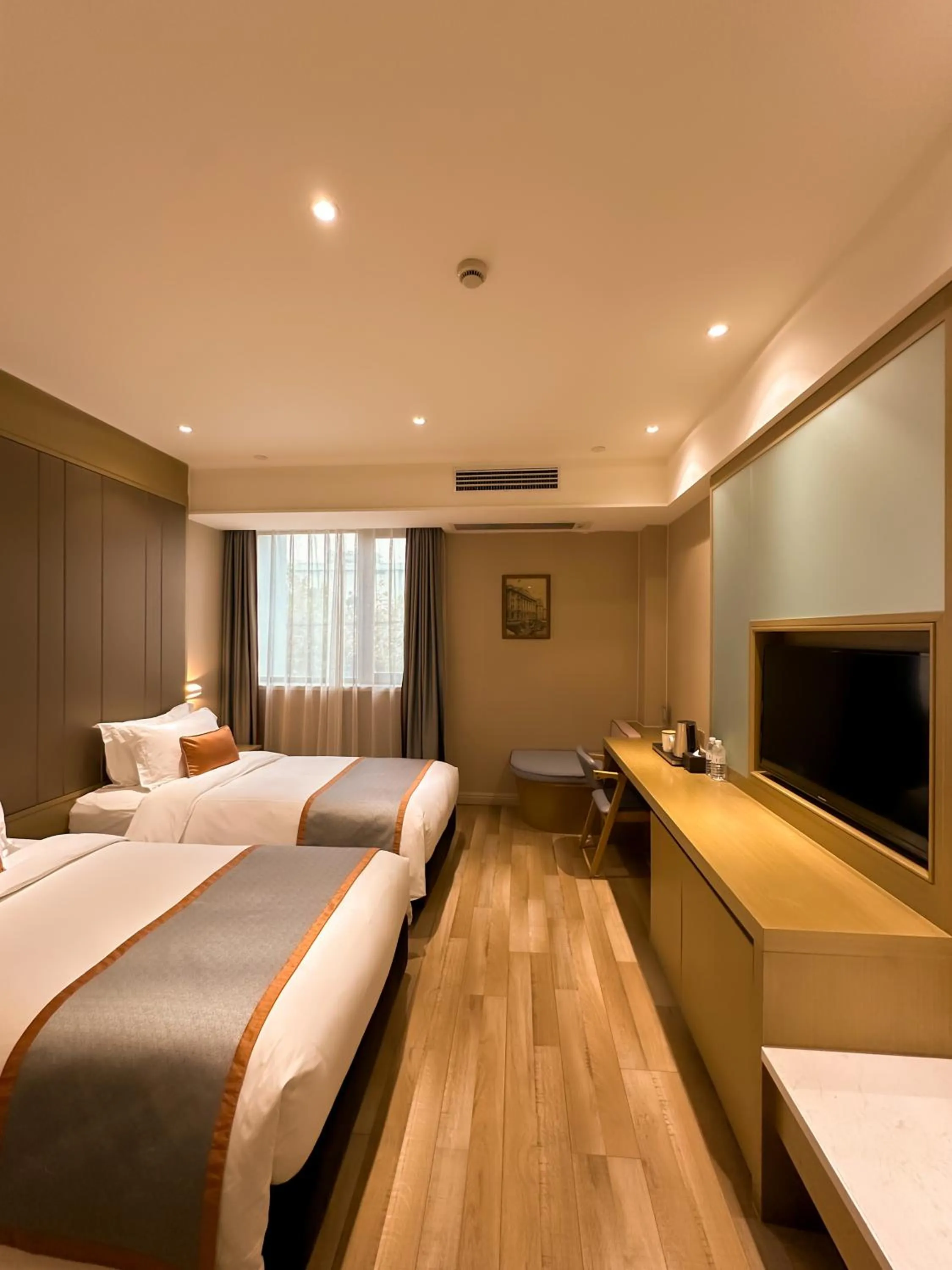 Bed in SHANGHAI-DECO Hotel-Free shuttle bus from Pudong Airport and Disneyland