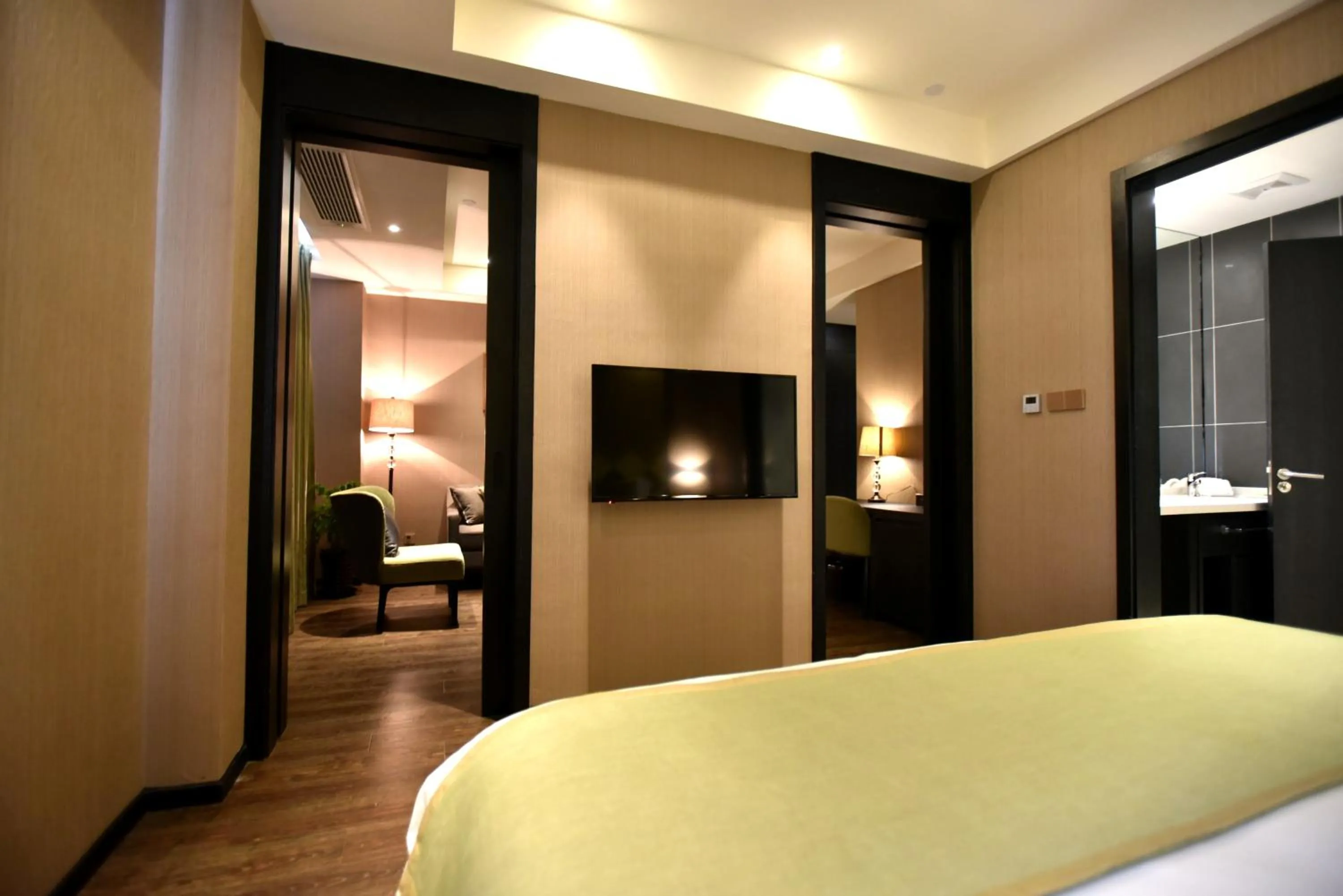 Bed in SHANGHAI-DECO Hotel-Free shuttle bus from Pudong Airport and Disneyland
