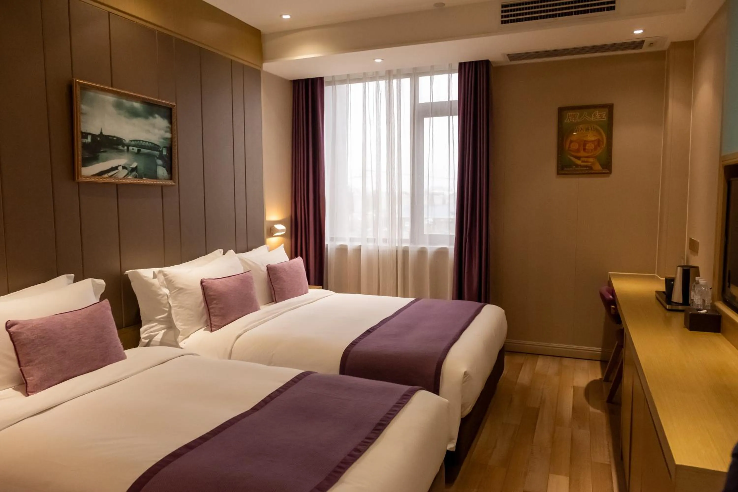 Bed in SHANGHAI-DECO Hotel-Free shuttle bus from Pudong Airport and Disneyland
