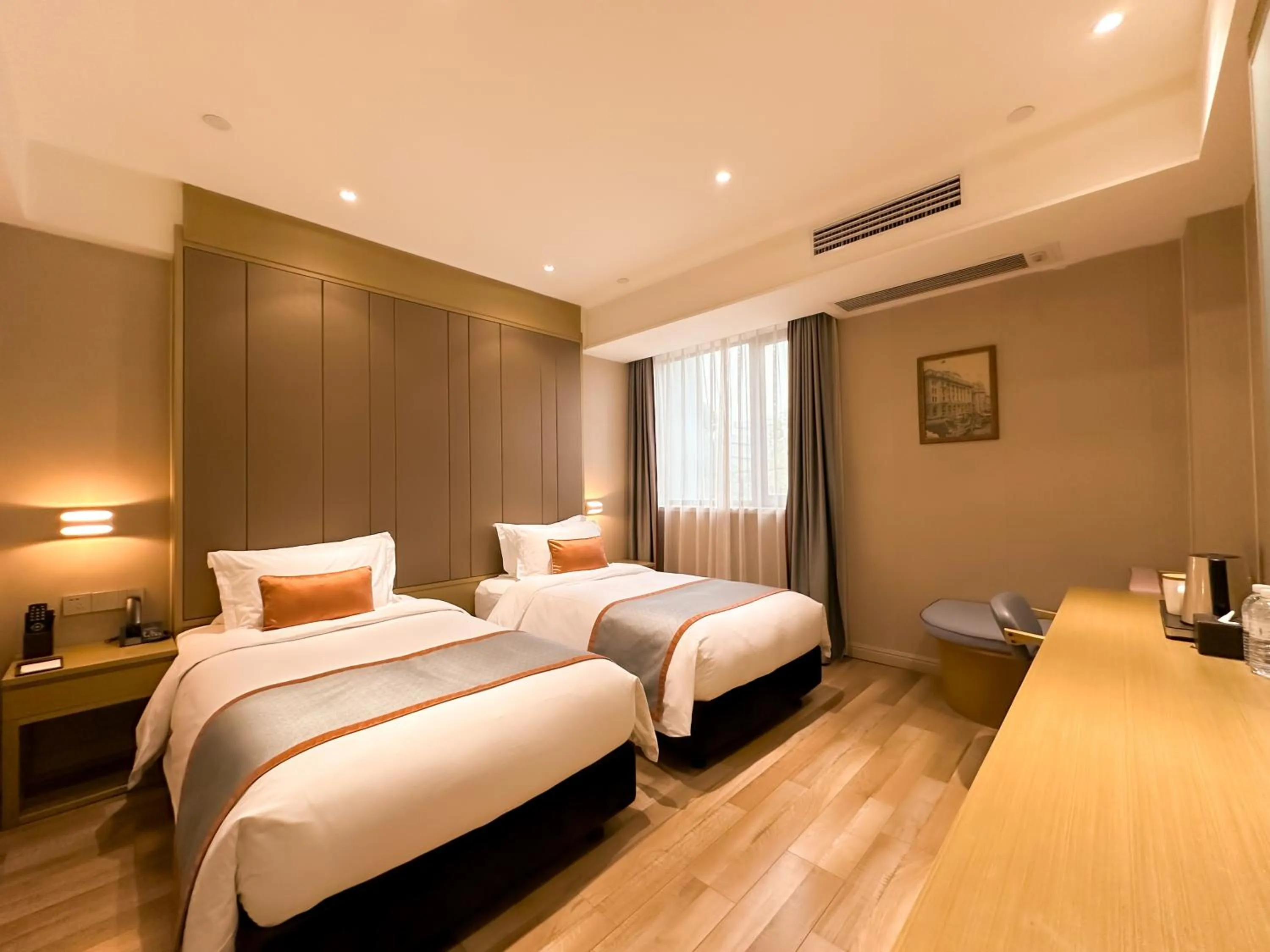 Bed in SHANGHAI-DECO Hotel-Free shuttle bus from Pudong Airport and Disneyland