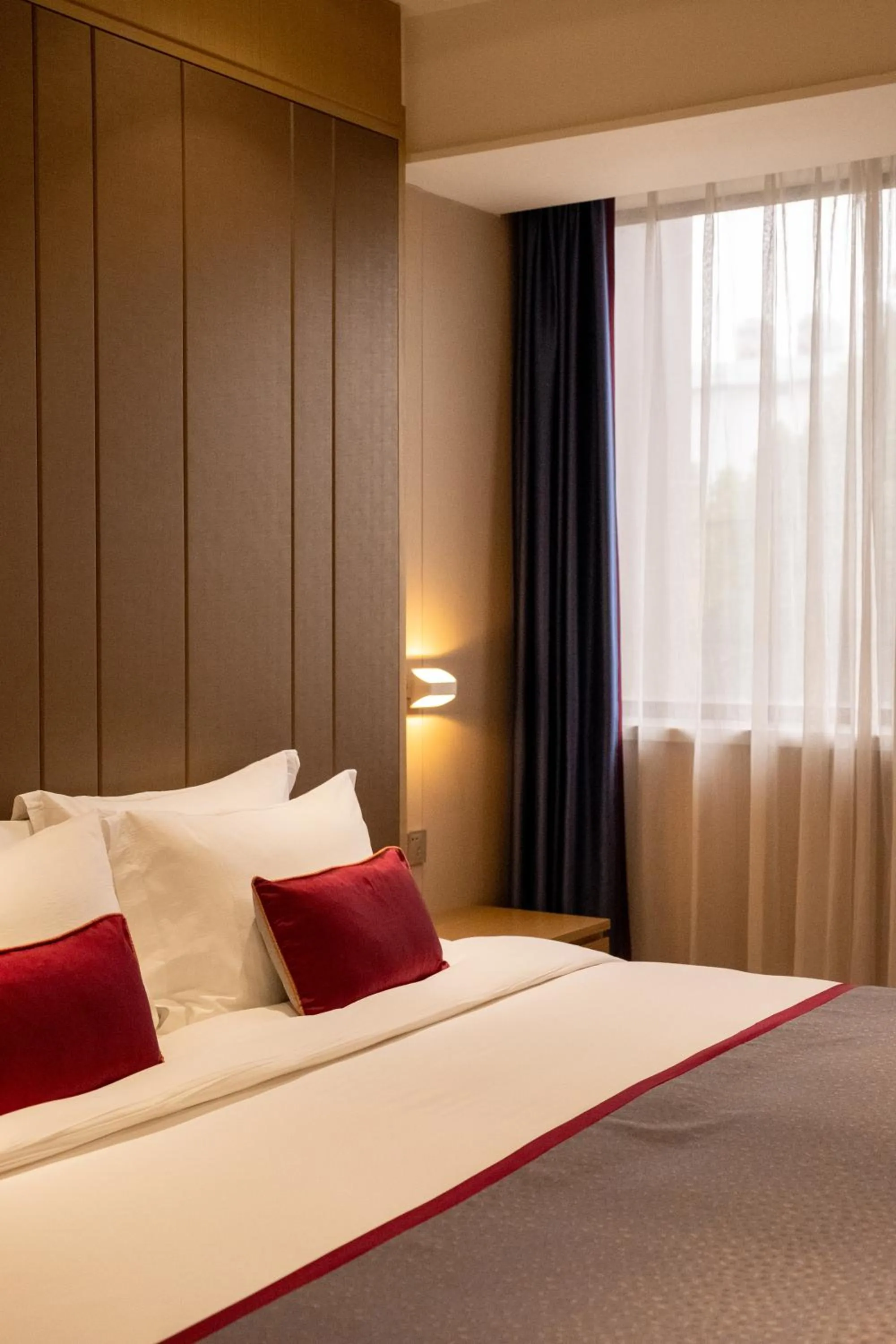 Bed in SHANGHAI-DECO Hotel-Free shuttle bus from Pudong Airport and Disneyland