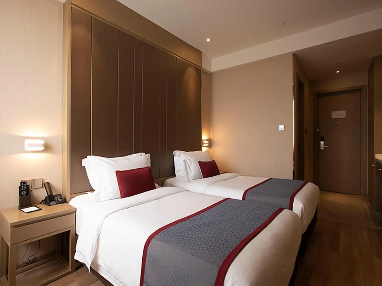 Bed in SHANGHAI-DECO Hotel-Free shuttle bus from Pudong Airport and Disneyland