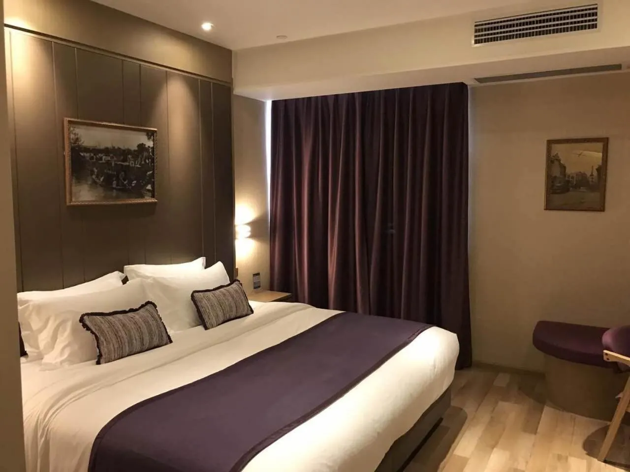 Bed in SHANGHAI-DECO Hotel-Free shuttle bus from Pudong Airport and Disneyland