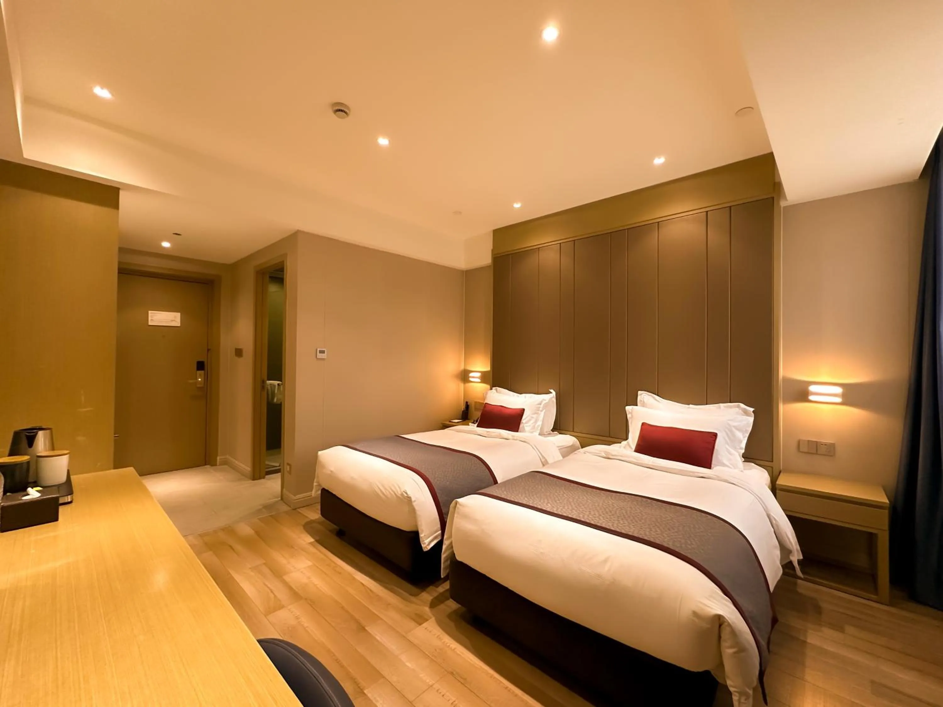 Bed in SHANGHAI-DECO Hotel-Free shuttle bus from Pudong Airport and Disneyland