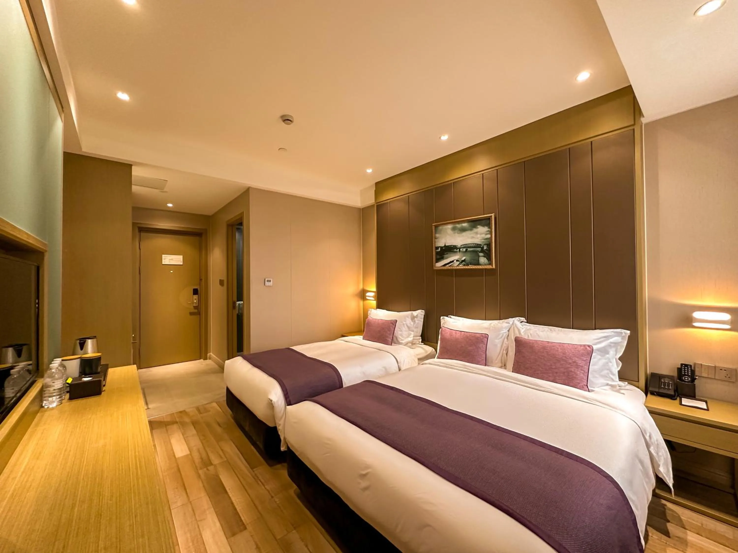 Bed in SHANGHAI-DECO Hotel-Free shuttle bus from Pudong Airport and Disneyland