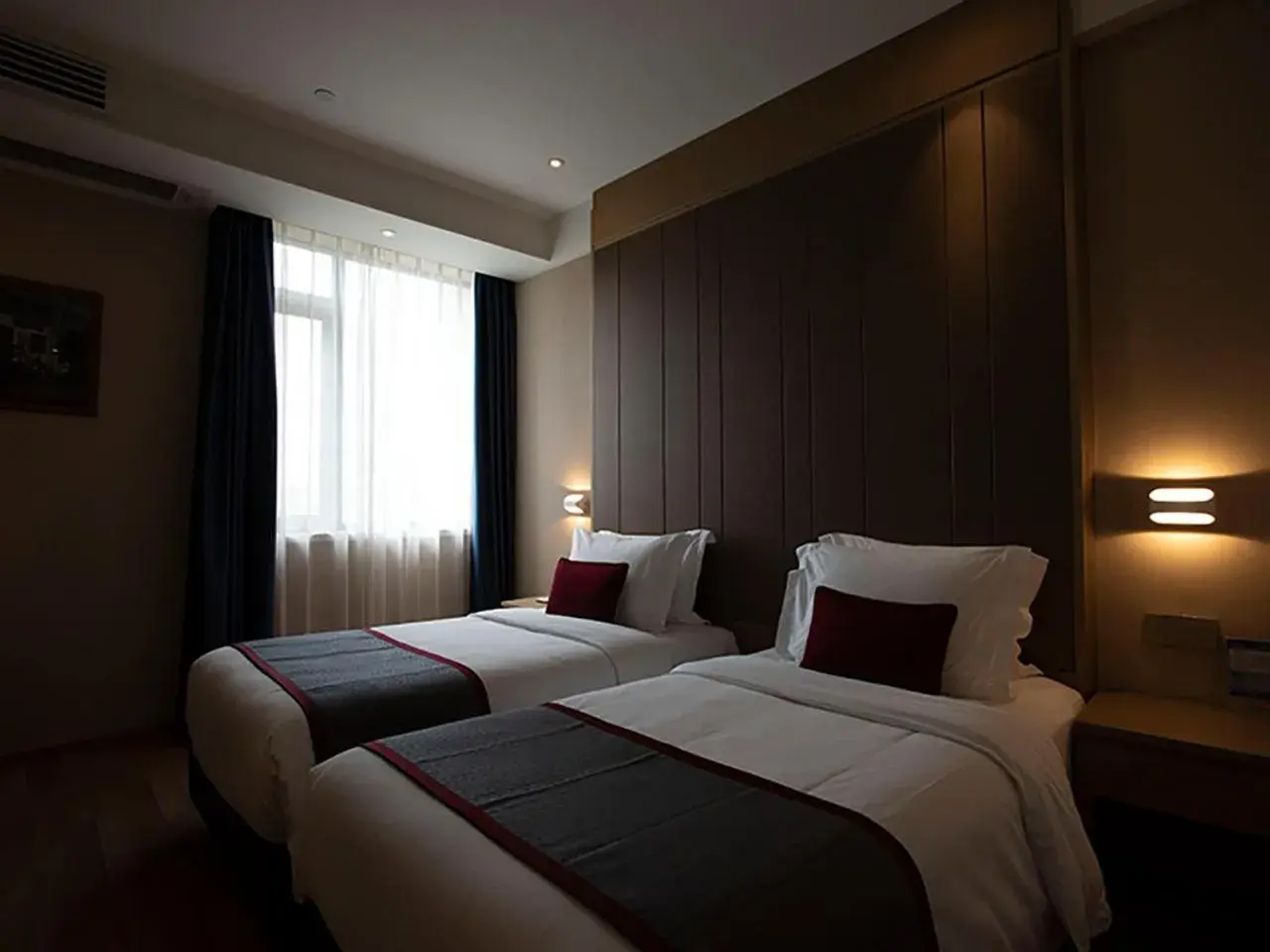 Bed in SHANGHAI-DECO Hotel-Free shuttle bus from Pudong Airport and Disneyland Bed in SHANGHAI-DECO Hotel-Free shuttle bus from Pudong Airport and Disneyland