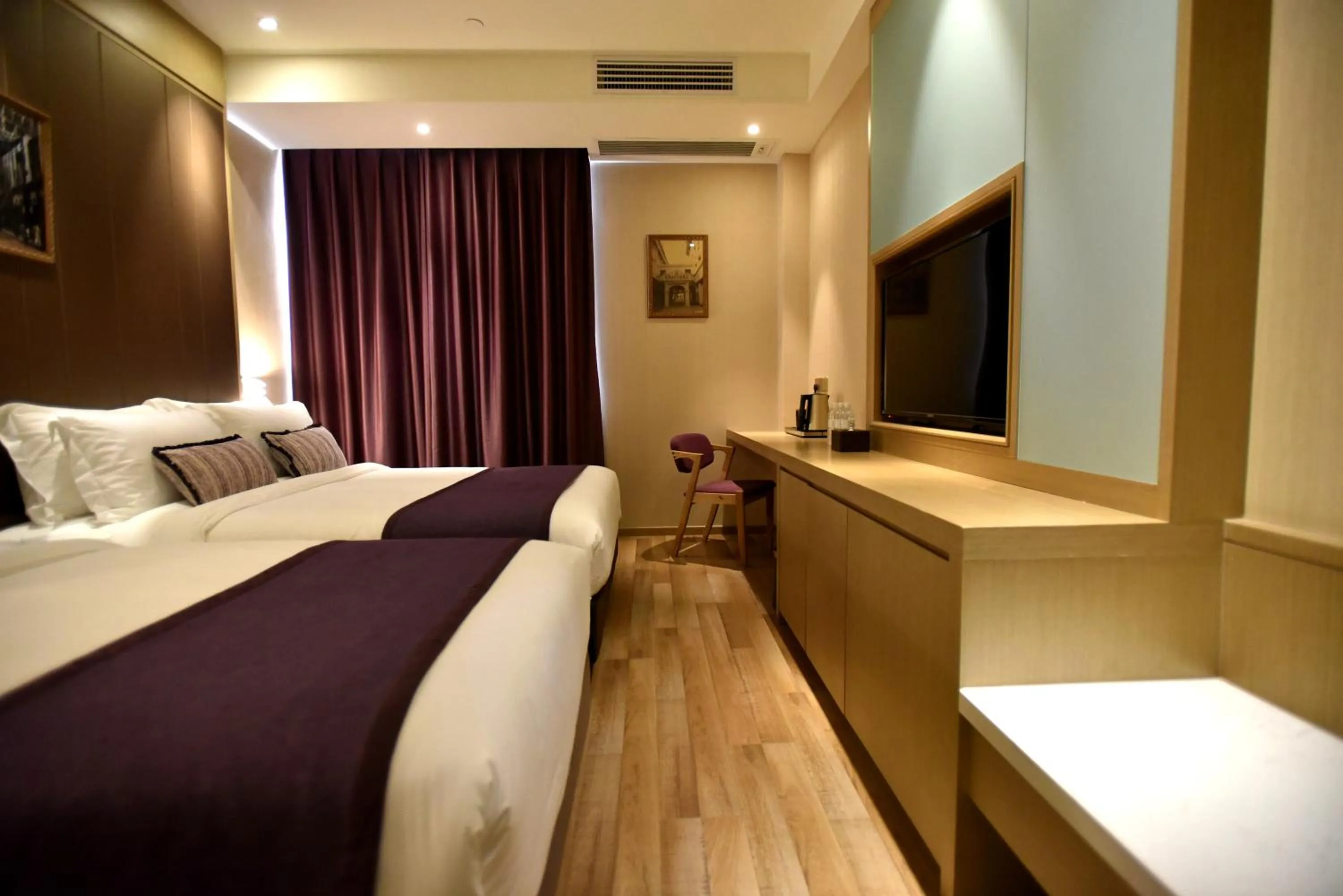 Bed in SHANGHAI-DECO Hotel-Free shuttle bus from Pudong Airport and Disneyland