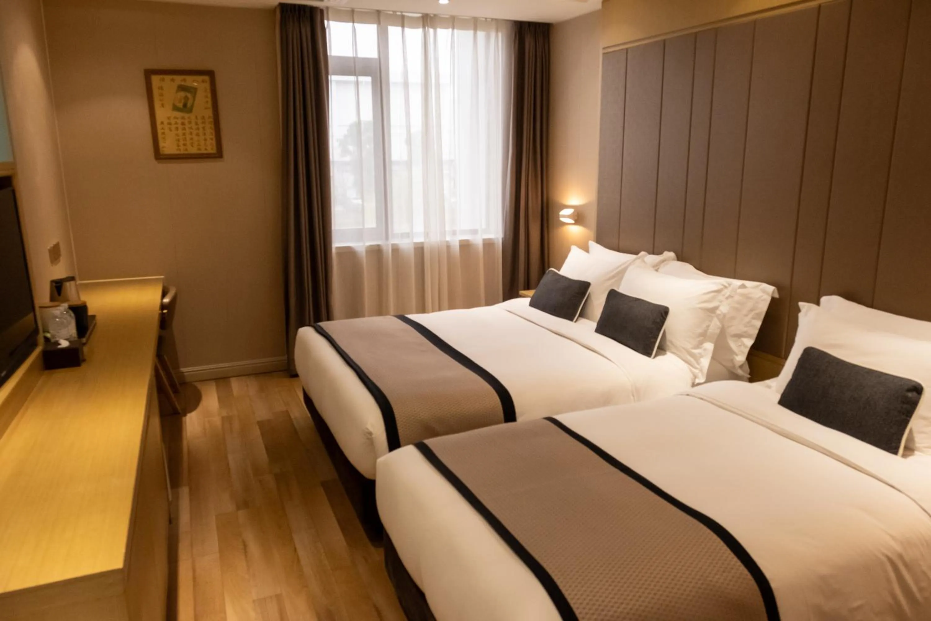 Bed in SHANGHAI-DECO Hotel-Free shuttle bus from Pudong Airport and Disneyland