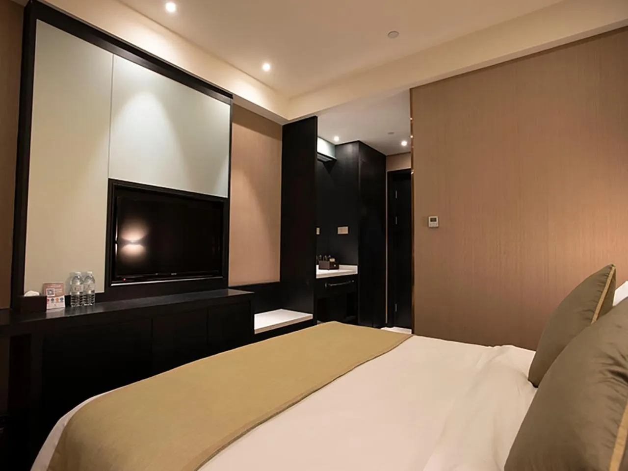 Bed in SHANGHAI-DECO Hotel-Free shuttle bus from Pudong Airport and Disneyland