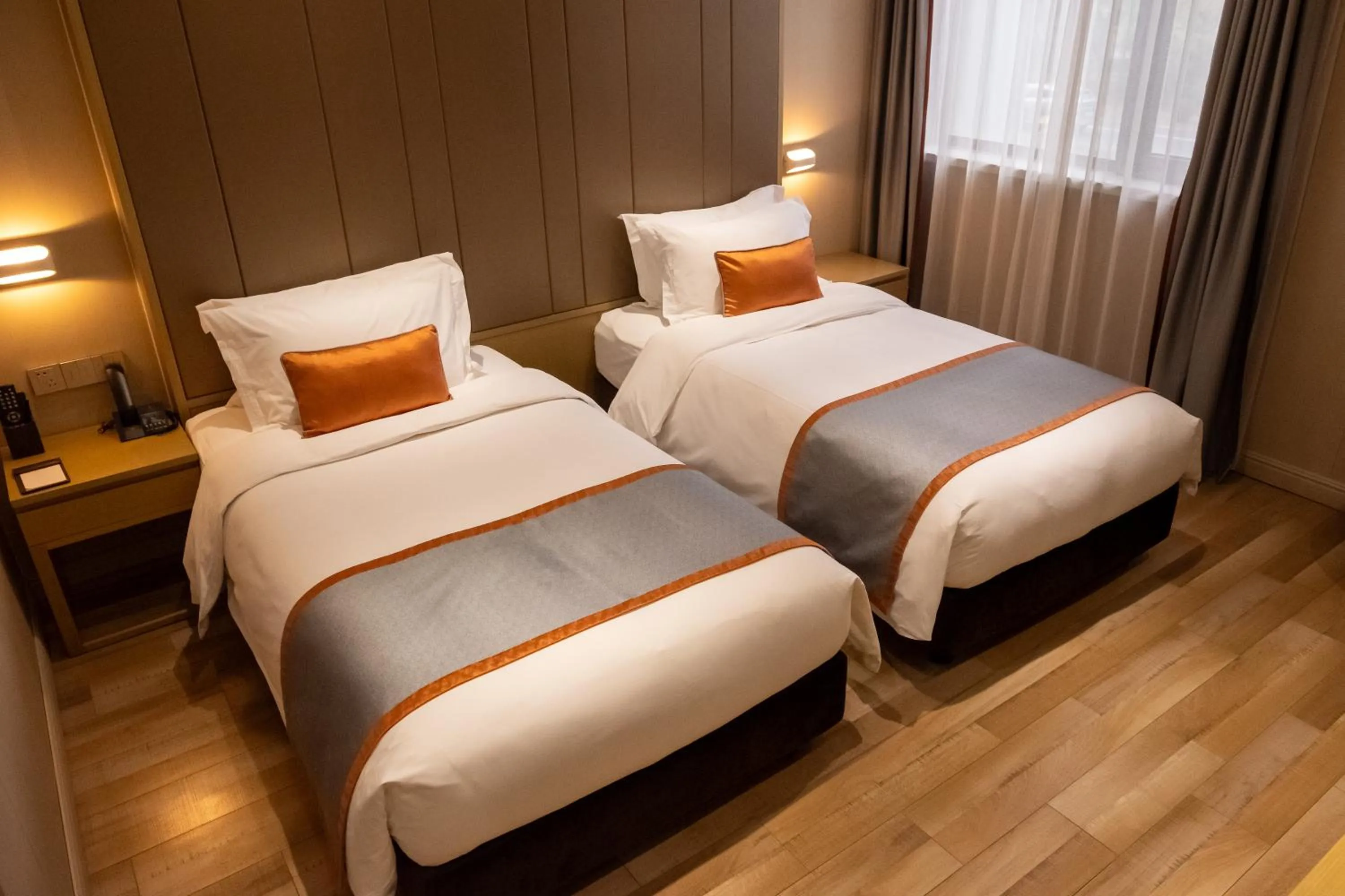 Bed in SHANGHAI-DECO Hotel-Free shuttle bus from Pudong Airport and Disneyland