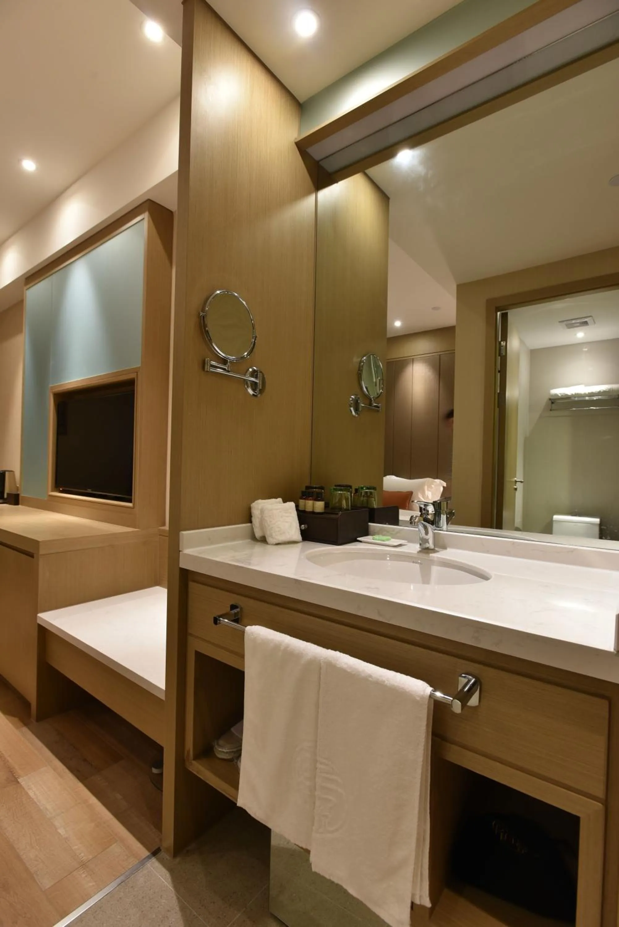 Bed in SHANGHAI-DECO Hotel-Free shuttle bus from Pudong Airport and Disneyland