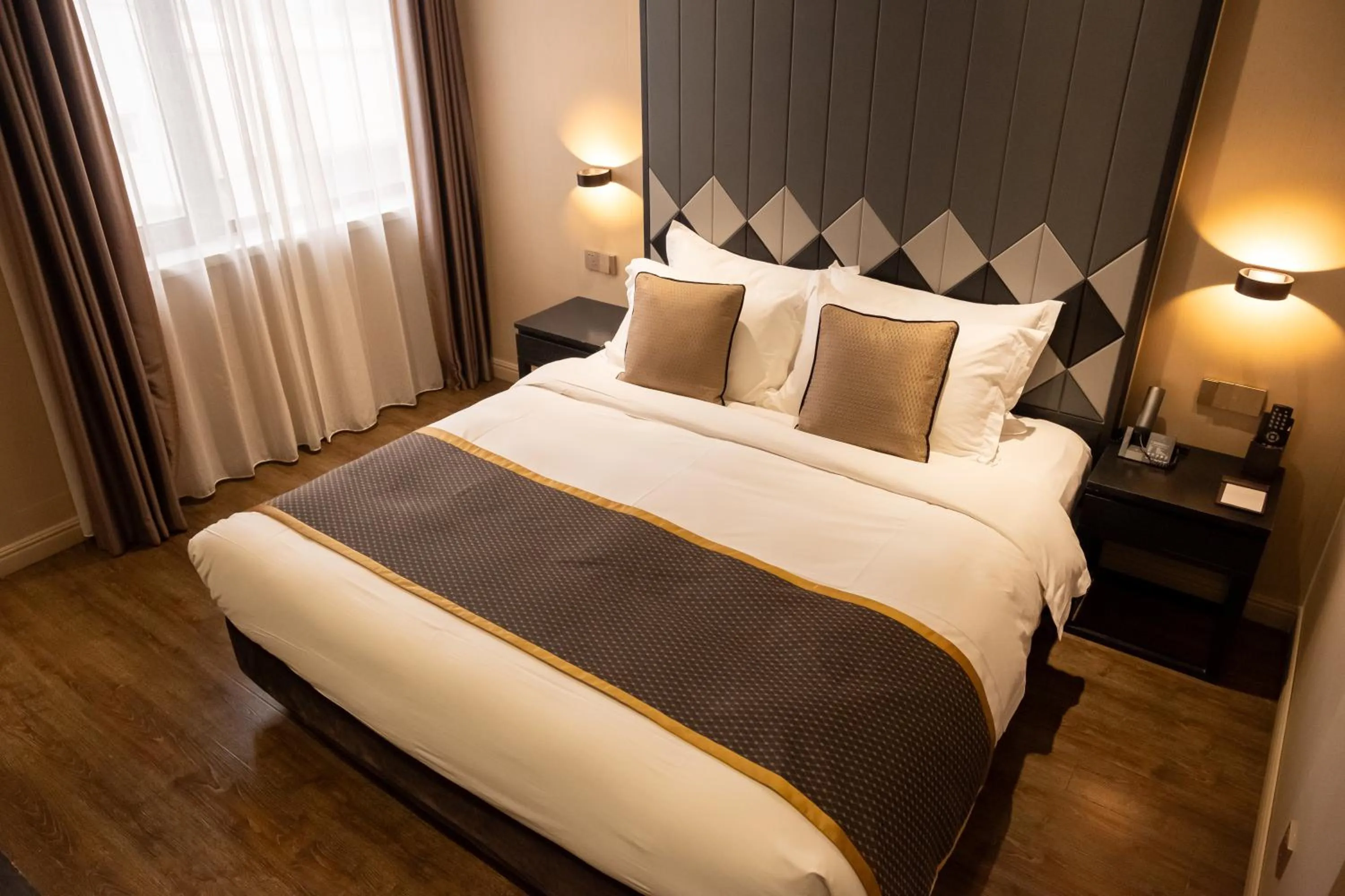 Bed in SHANGHAI-DECO Hotel-Free shuttle bus from Pudong Airport and Disneyland
