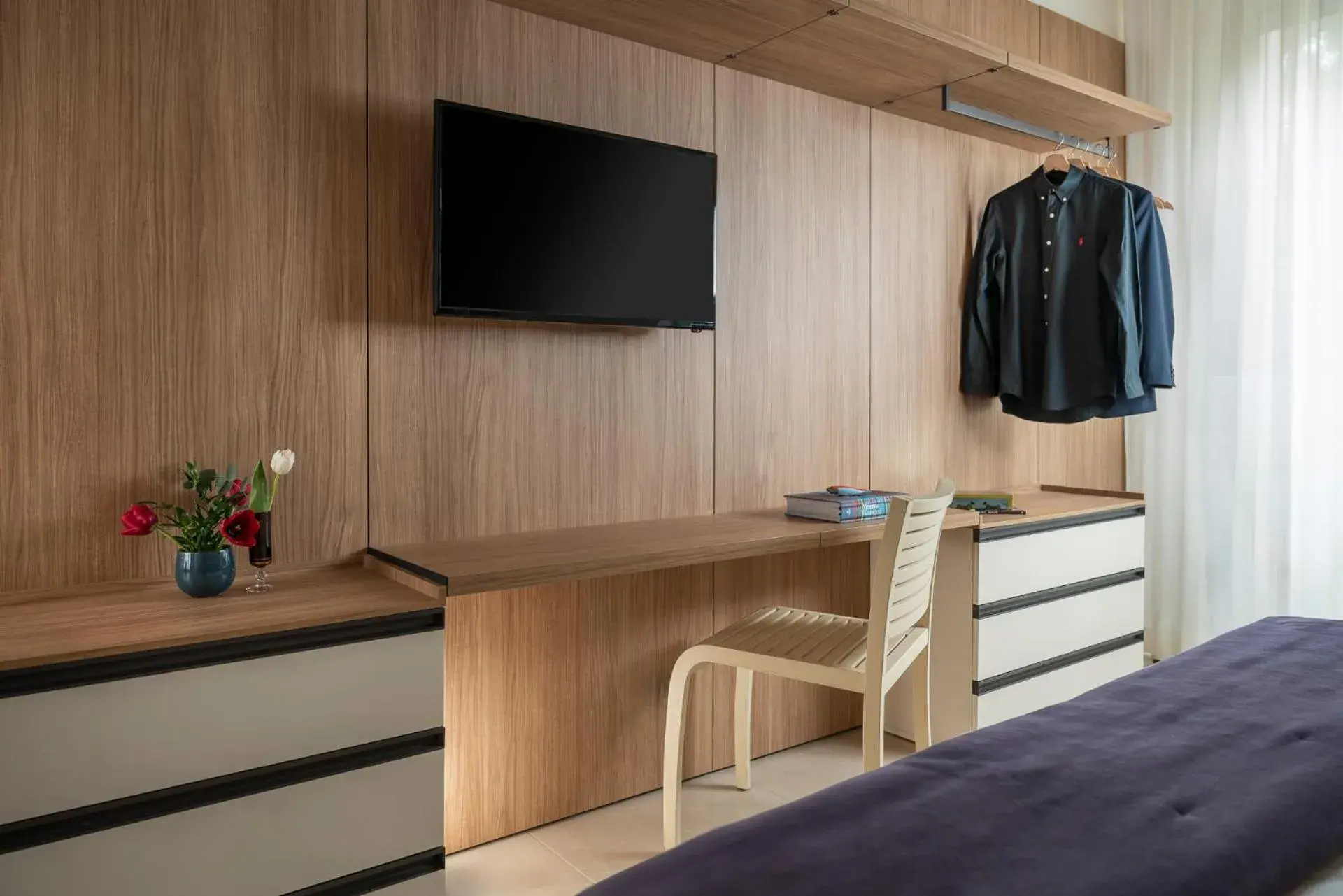 TV and multimedia, Bed in Hotel Calypso- Rimini Marina Centro TV and multimedia, Bed in Hotel Calypso- Rimini Marina Centro