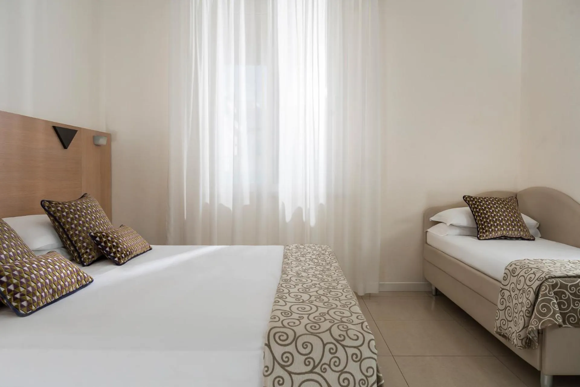 Bed in Hotel Calypso- Rimini Marina Centro