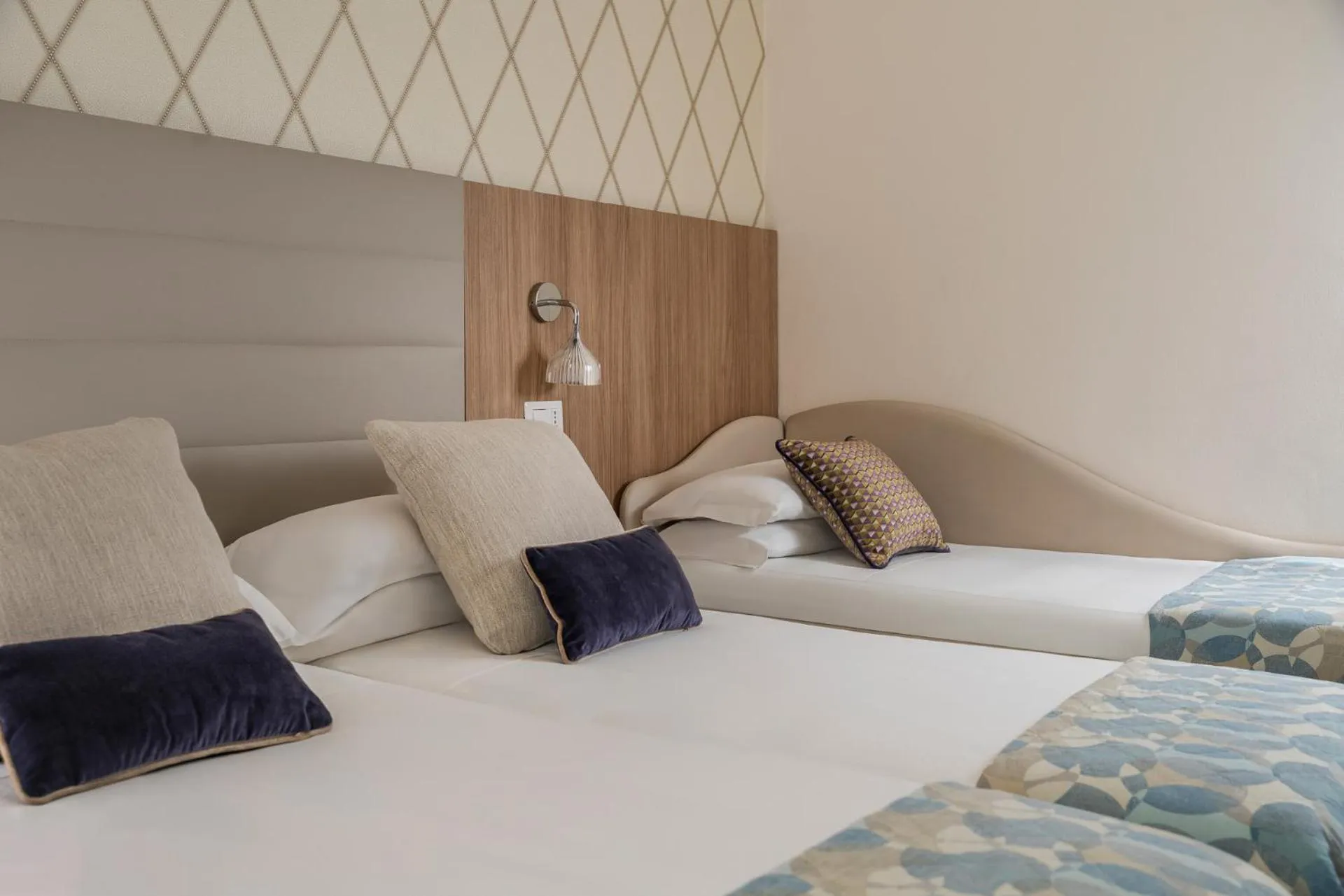 Bed in Hotel Calypso- Rimini Marina Centro