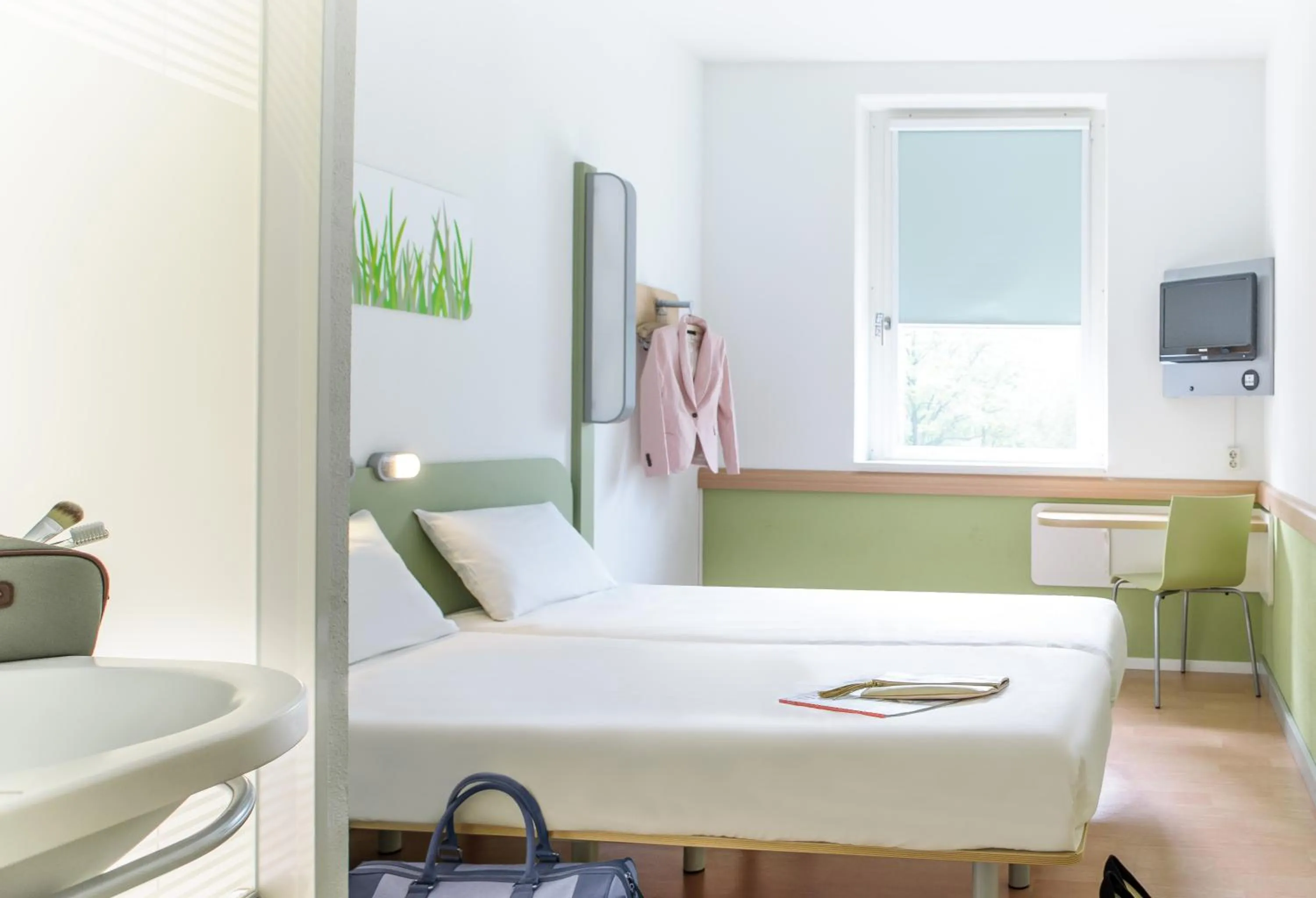 Bed in ibis budget Basel Pratteln