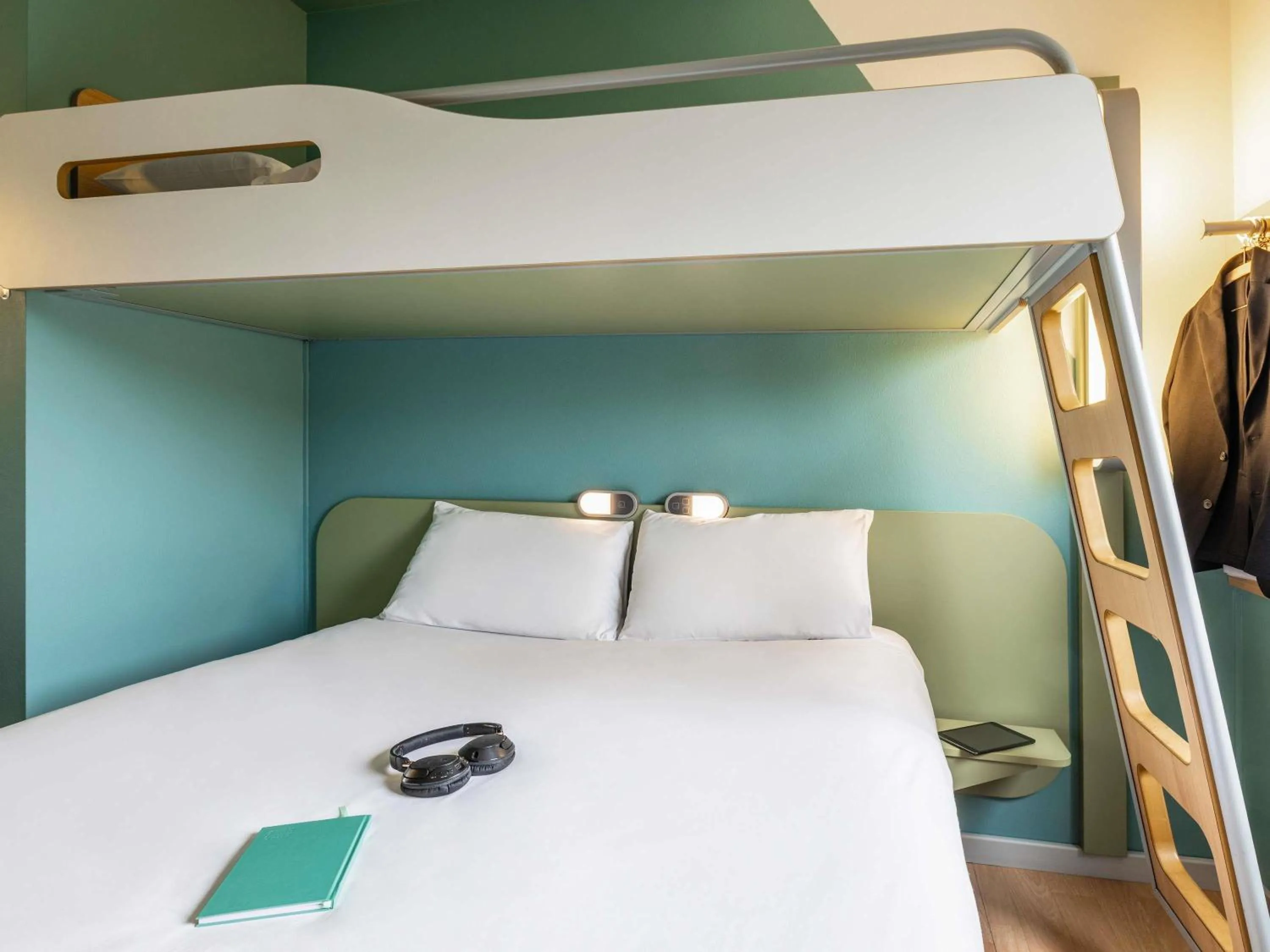 Bedroom, Bed in ibis budget Basel Pratteln