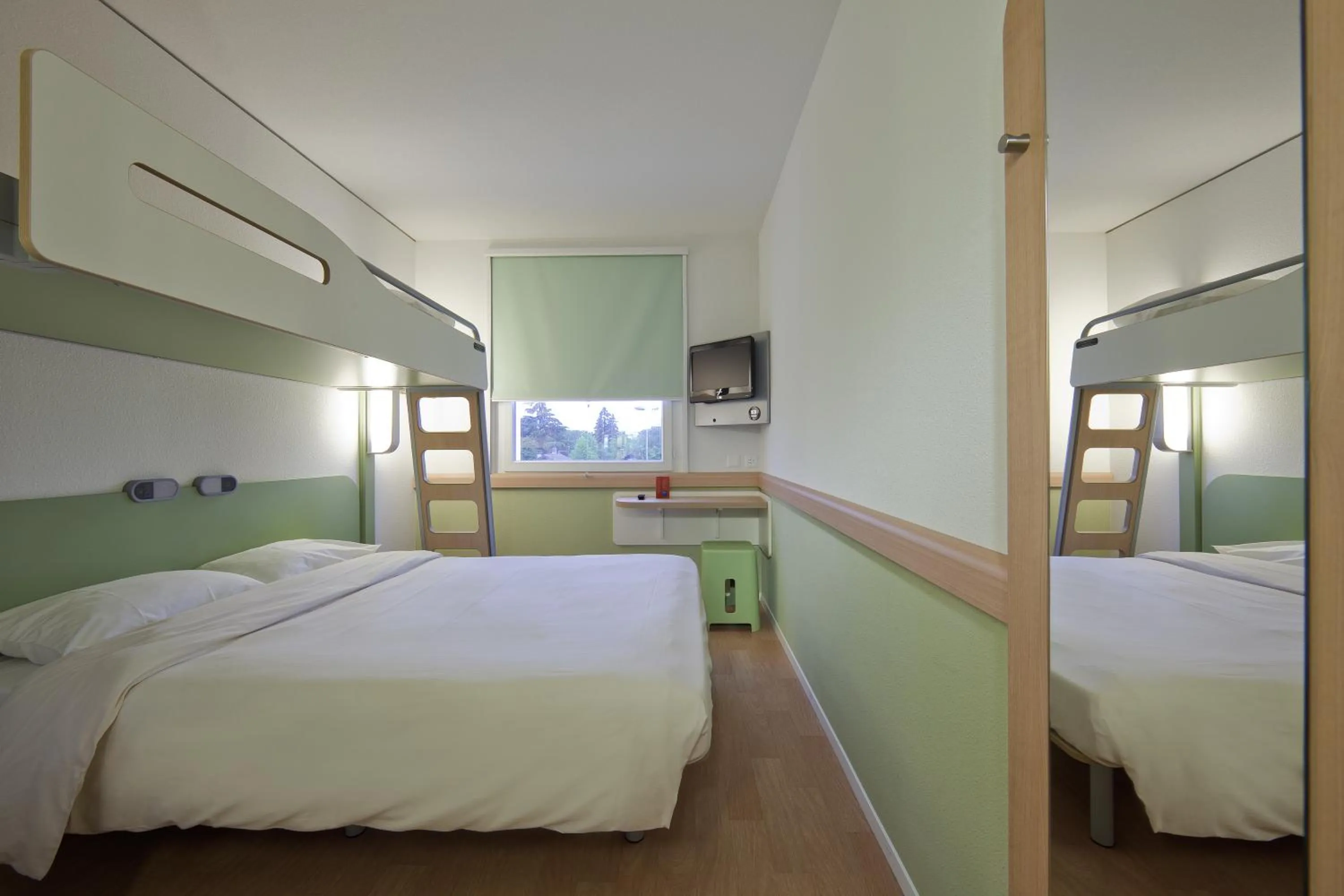 Photo of the whole room, Bed in ibis budget Basel Pratteln
