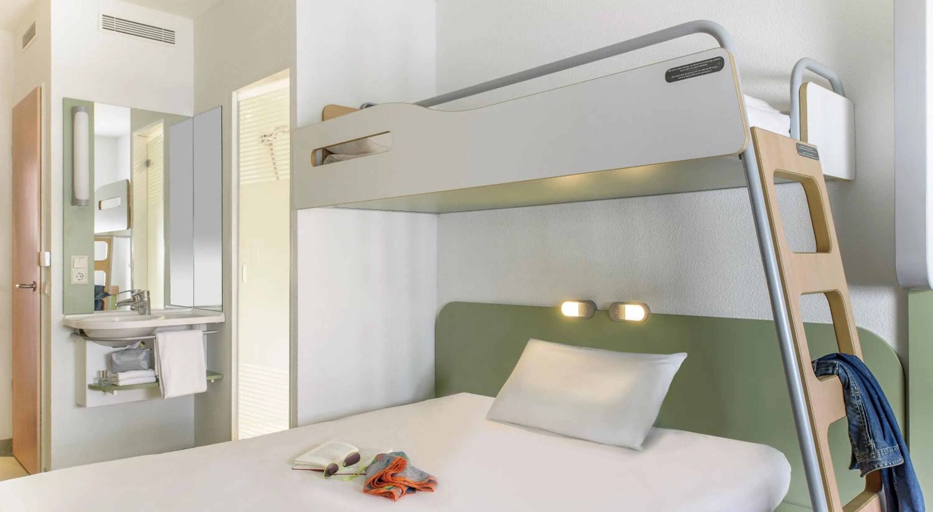 Bed in ibis budget Basel Pratteln