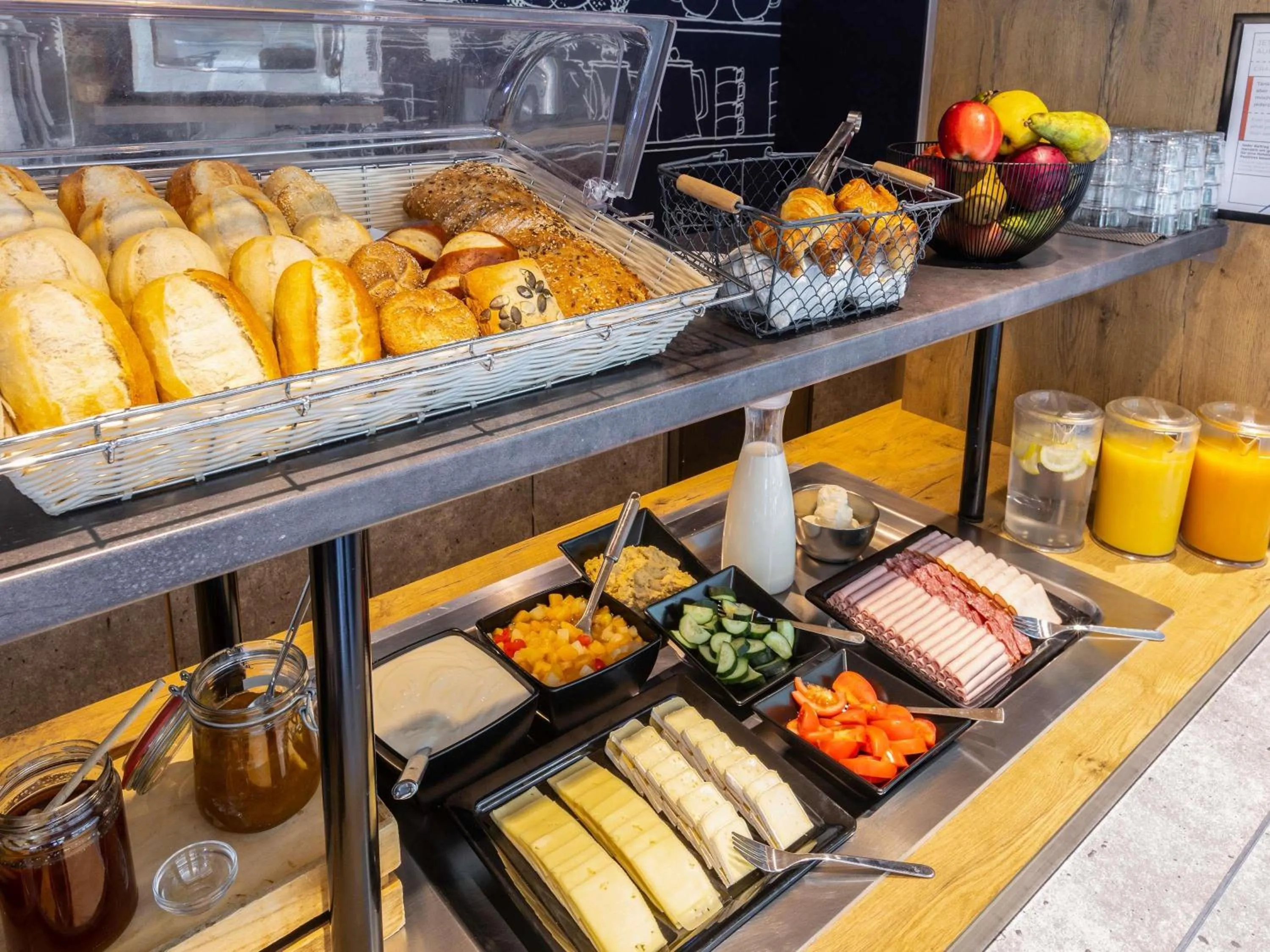 Breakfast in ibis budget Basel Pratteln