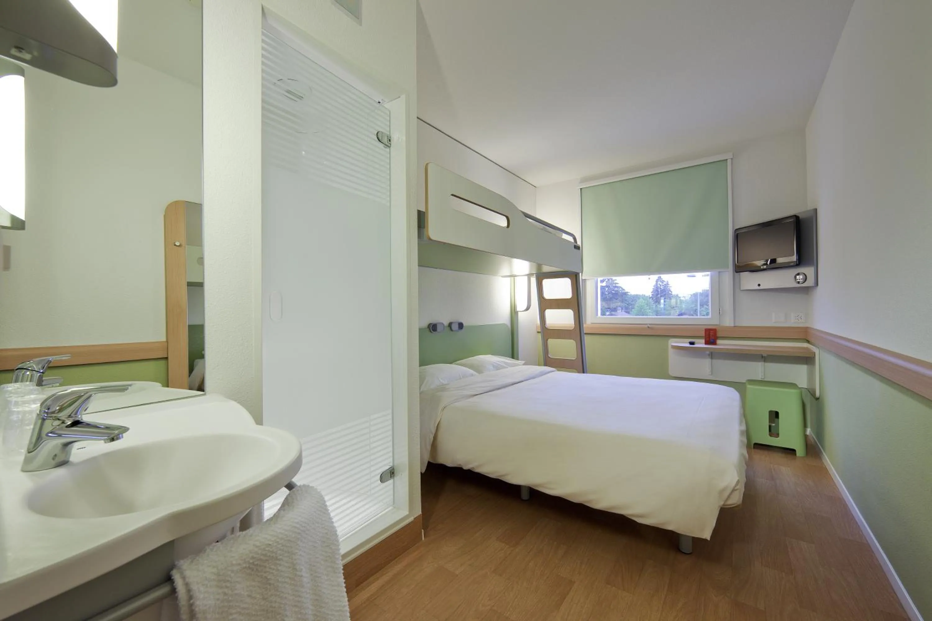 bunk bed, Bed in ibis budget Basel Pratteln