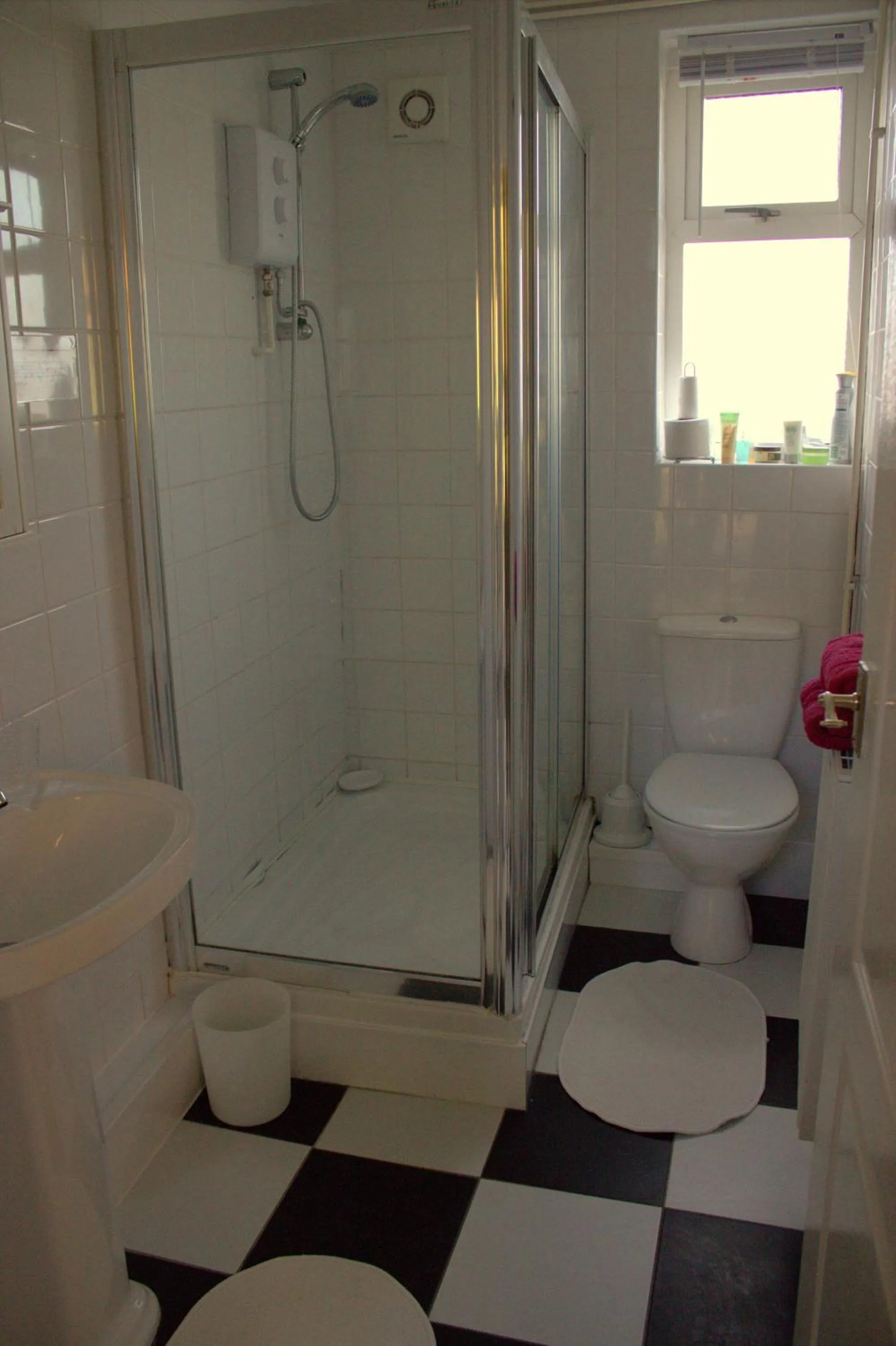Bathroom in Penybryn Cottages