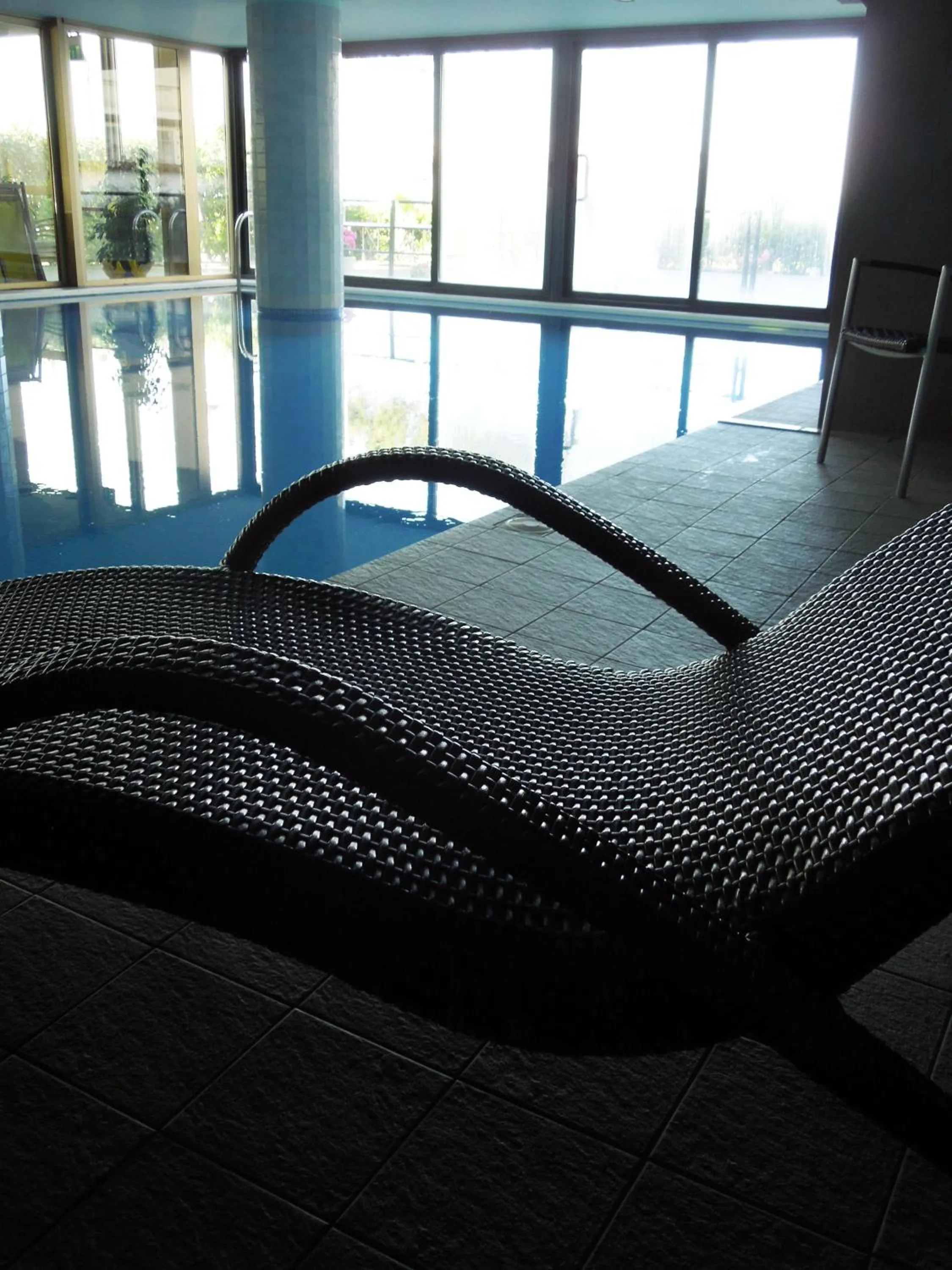 Swimming pool, Bed in Hotel Mondial
