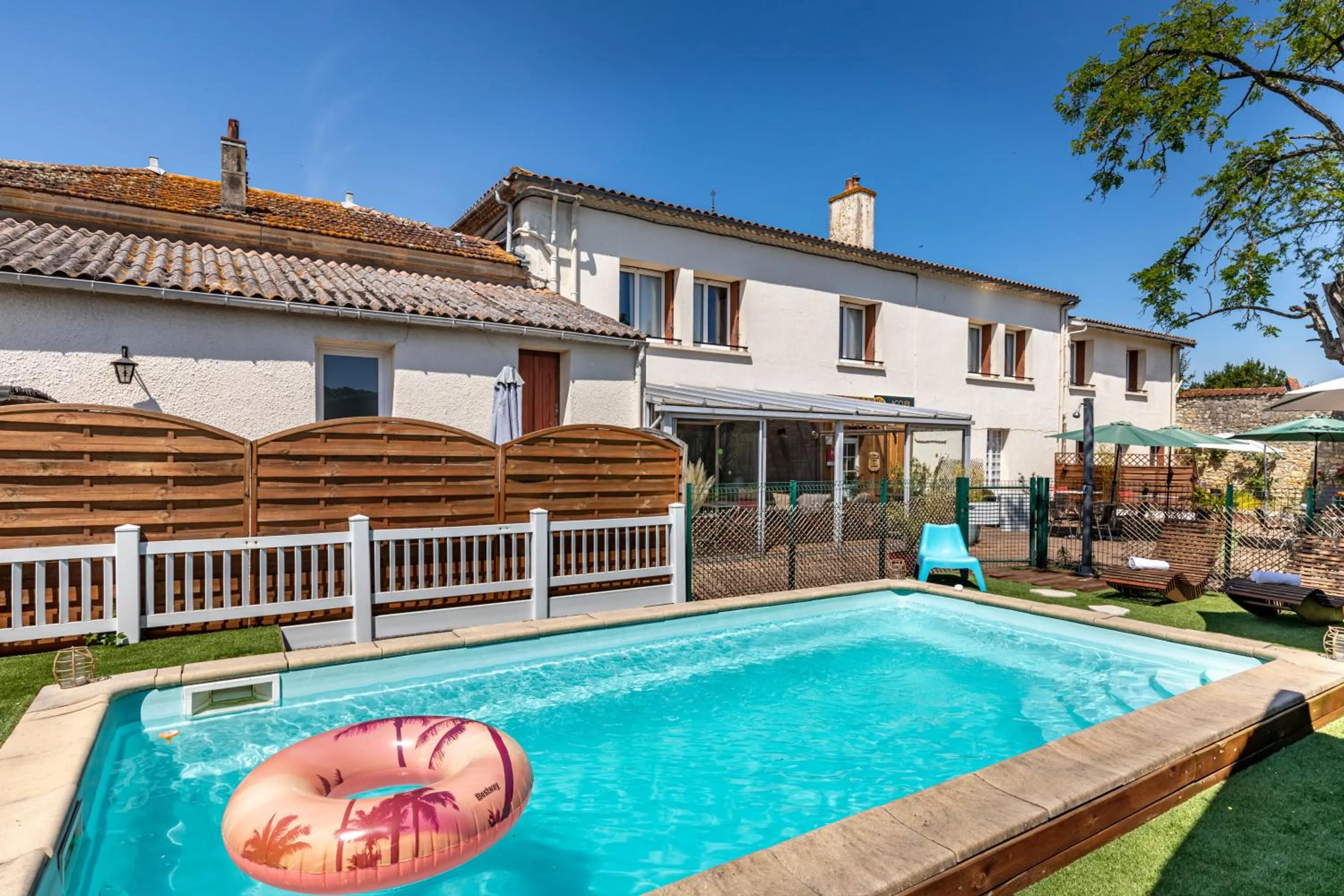 Swimming pool in Hotel Les Vieux Acacias
