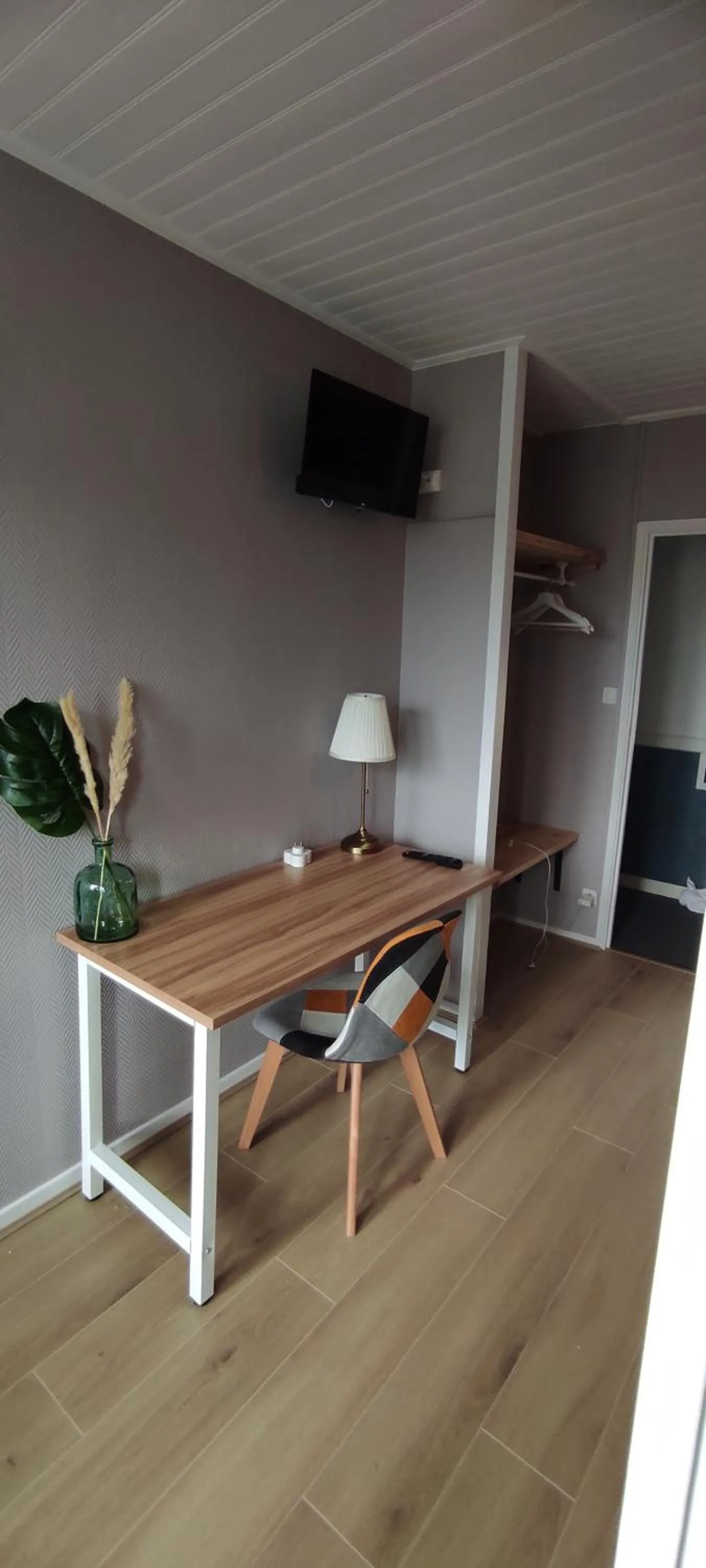 Photo of the whole room in Hotel Les Vieux Acacias