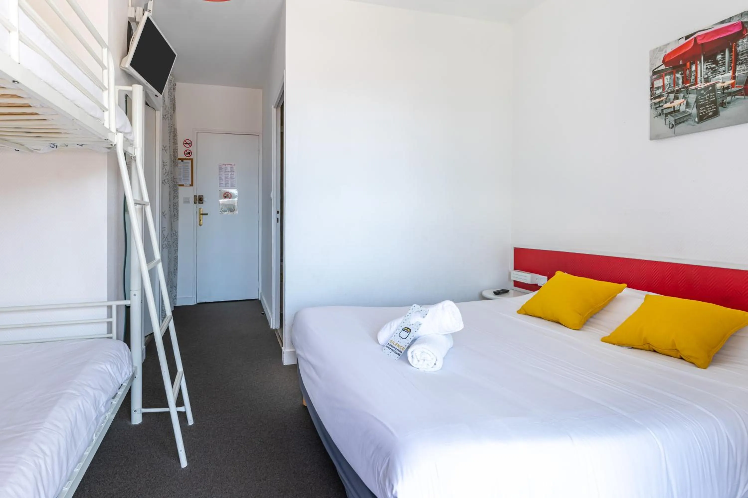 View (from property/room), Bed in Hotel Les Vieux Acacias