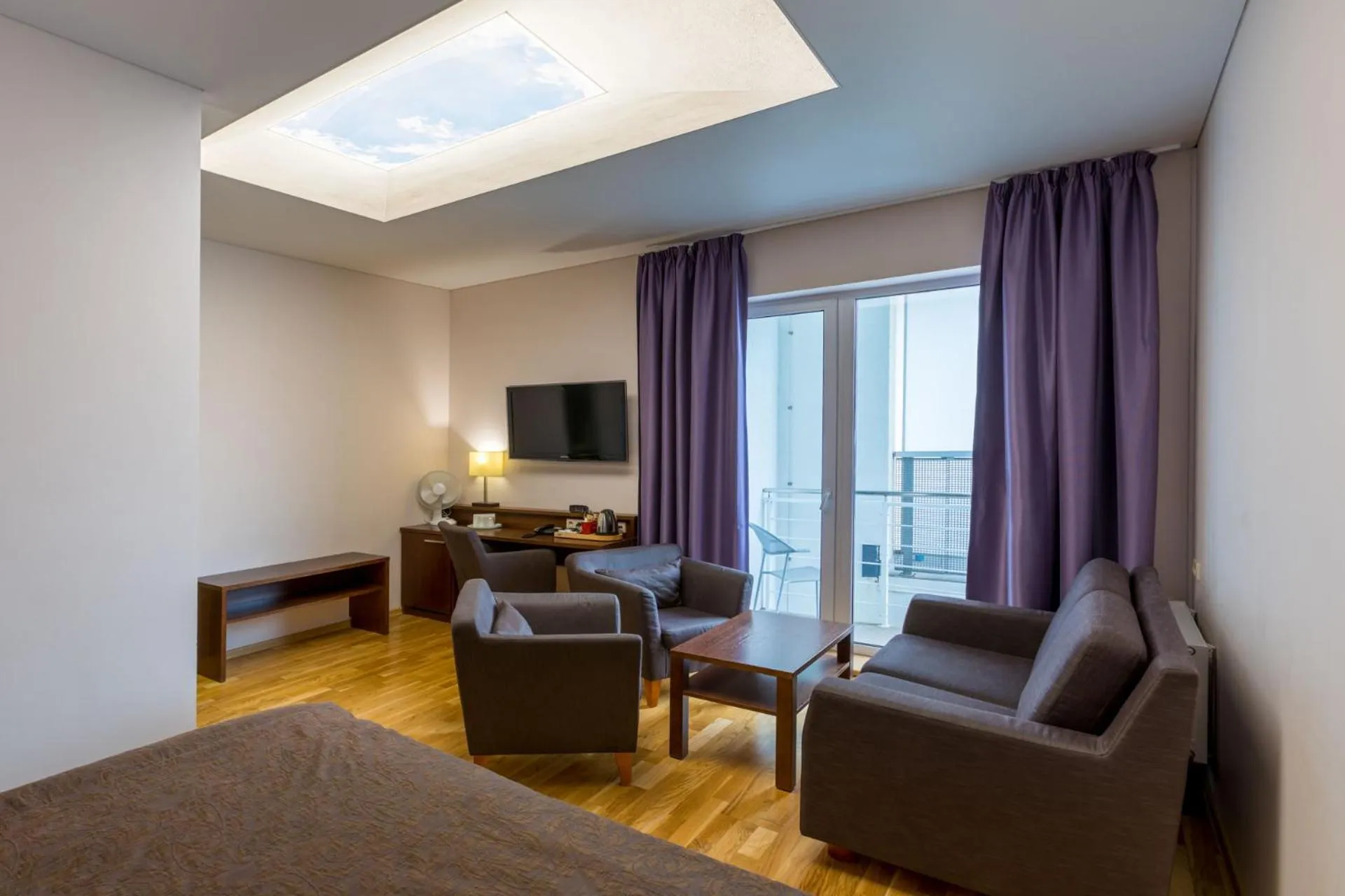 Coffee/tea facilities, Bed in Viiking Spa Hotel