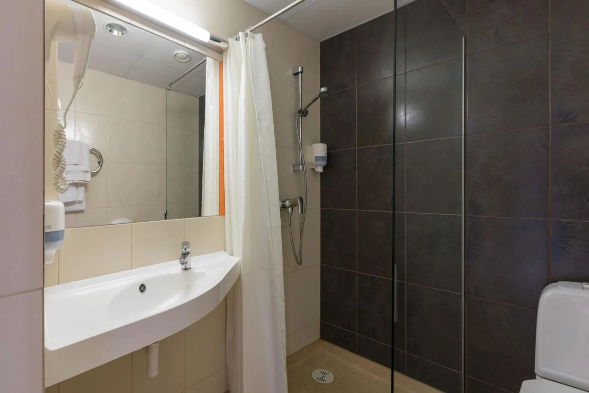 Bathroom in Viiking Spa Hotel