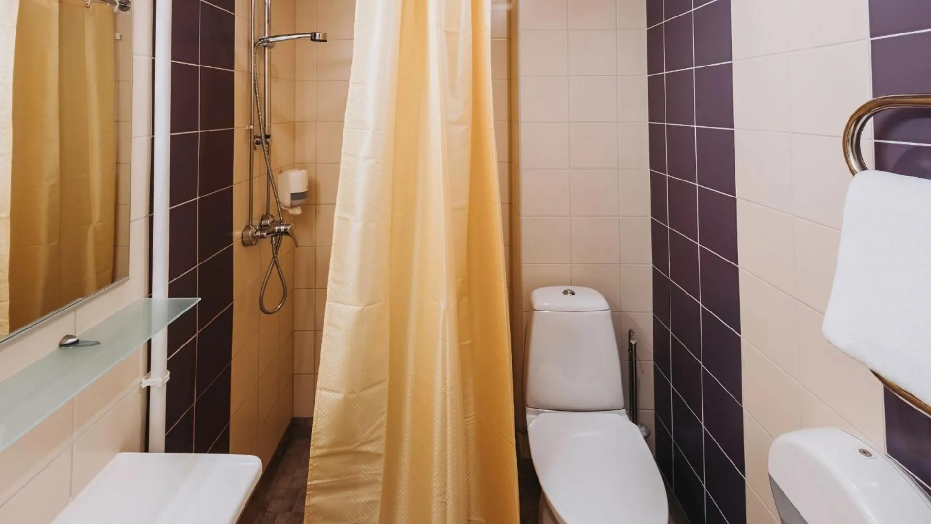 Shower in Viiking Spa Hotel