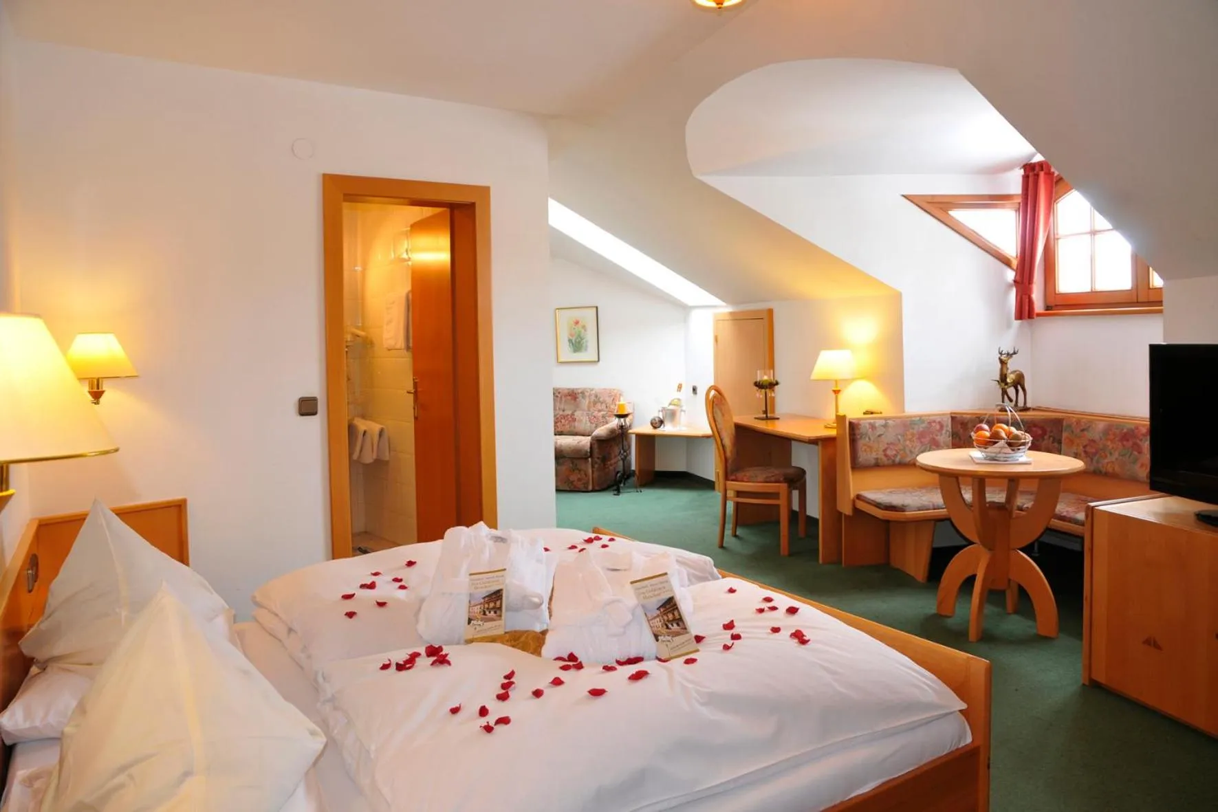 Bed in Hotel Zum Goldenen Hirschen