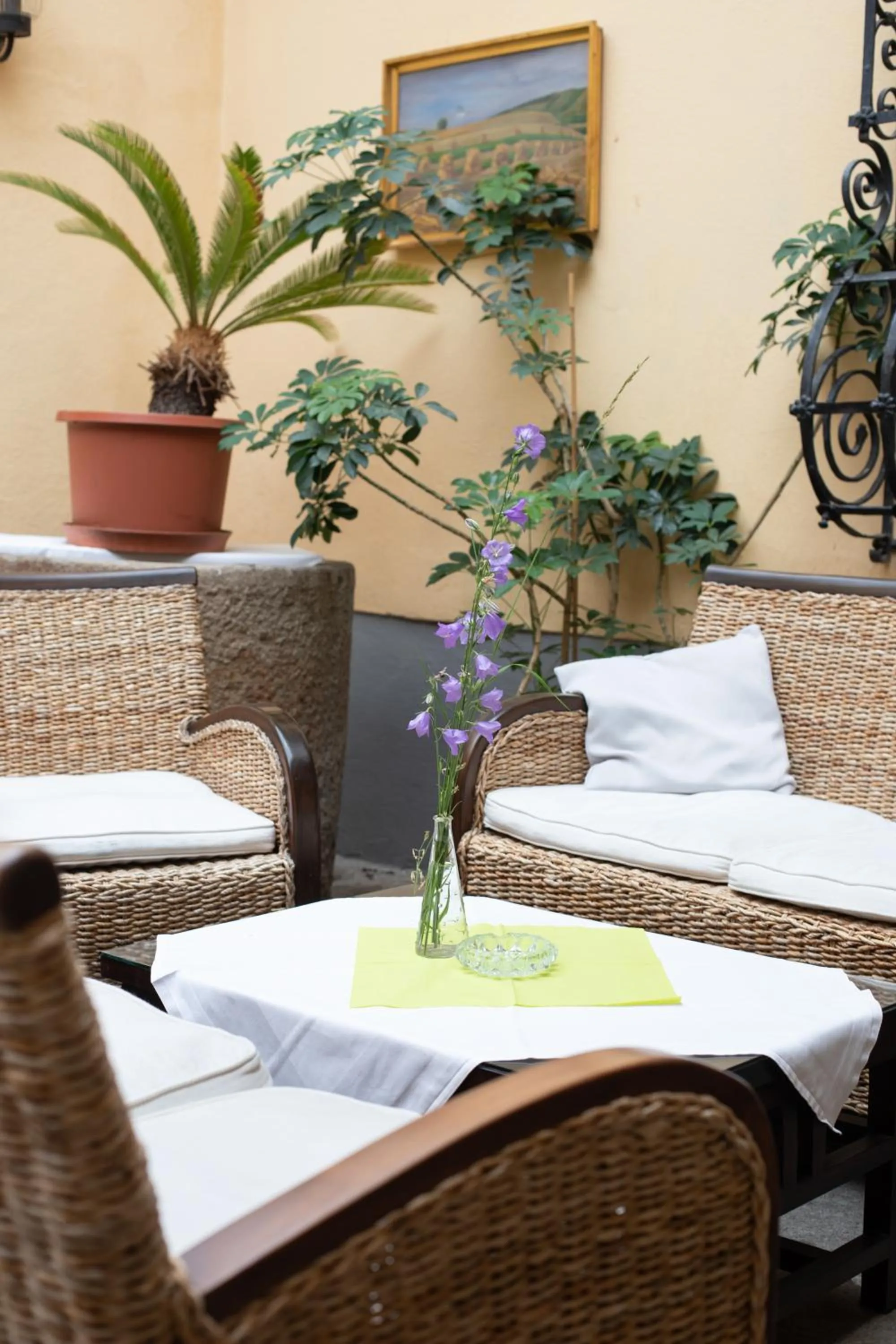 Patio in Hotel Zum Goldenen Hirschen