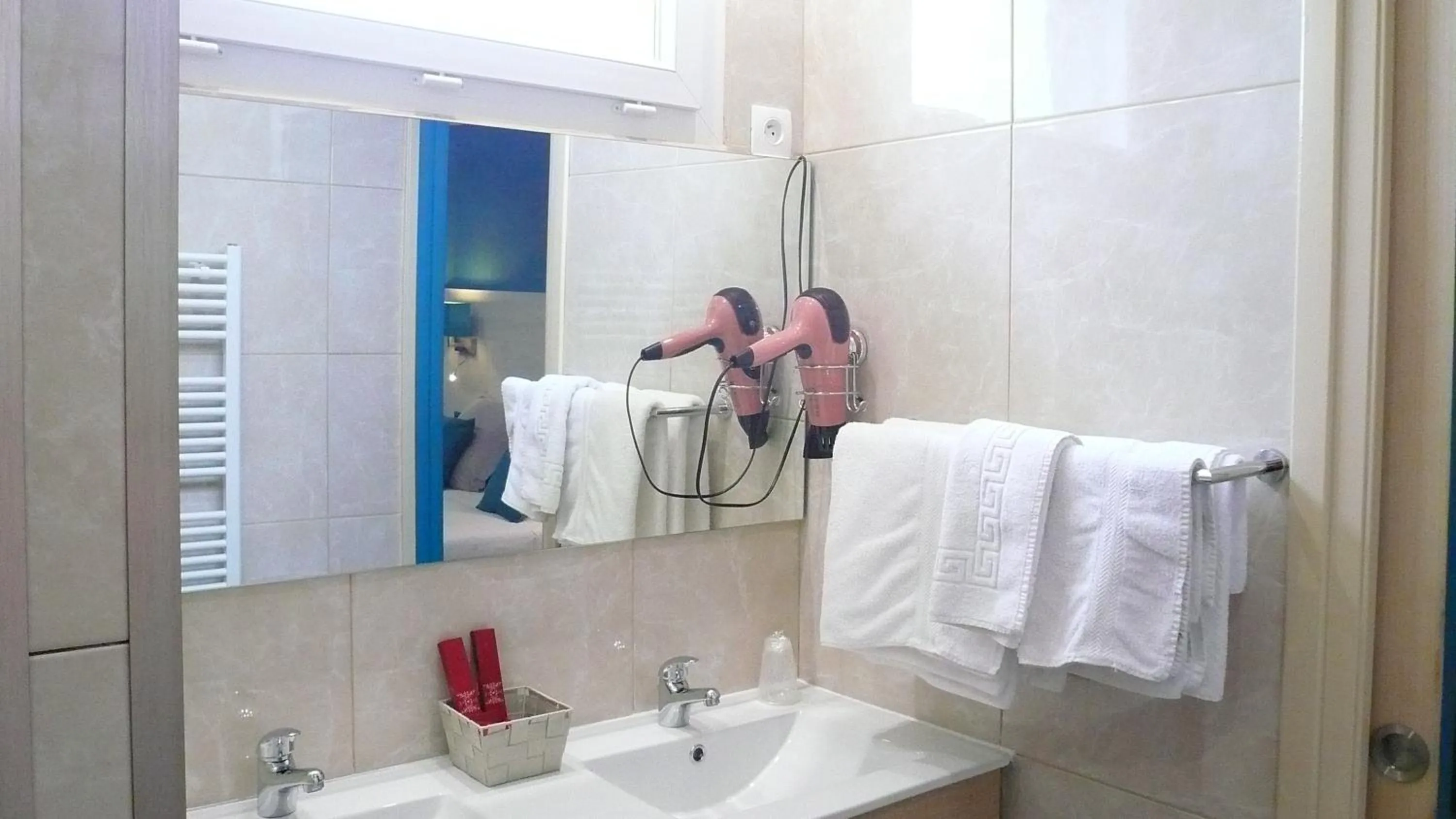 Bathroom in Hôtel L'Européen