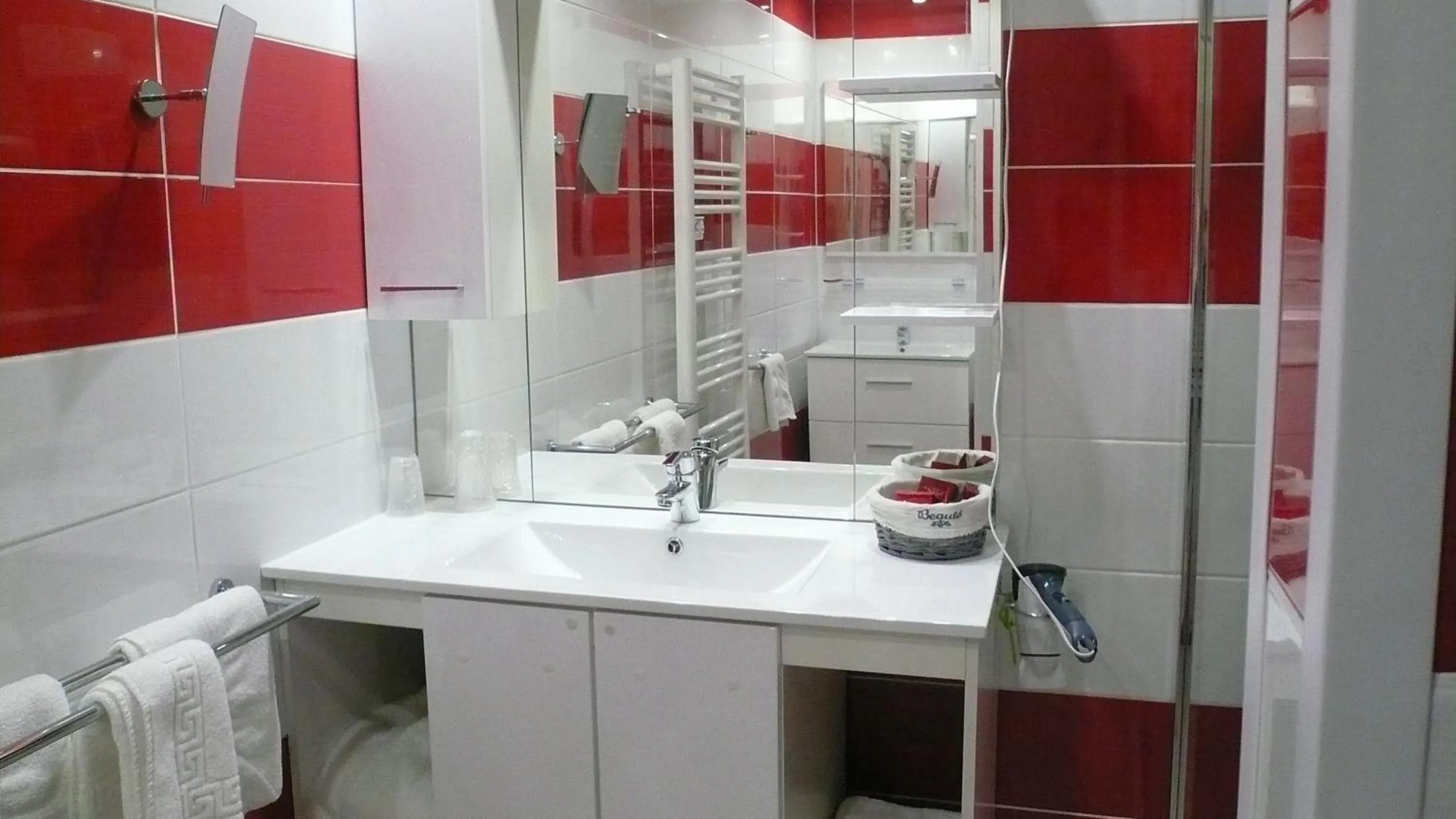 Toilet in Hôtel L'Européen