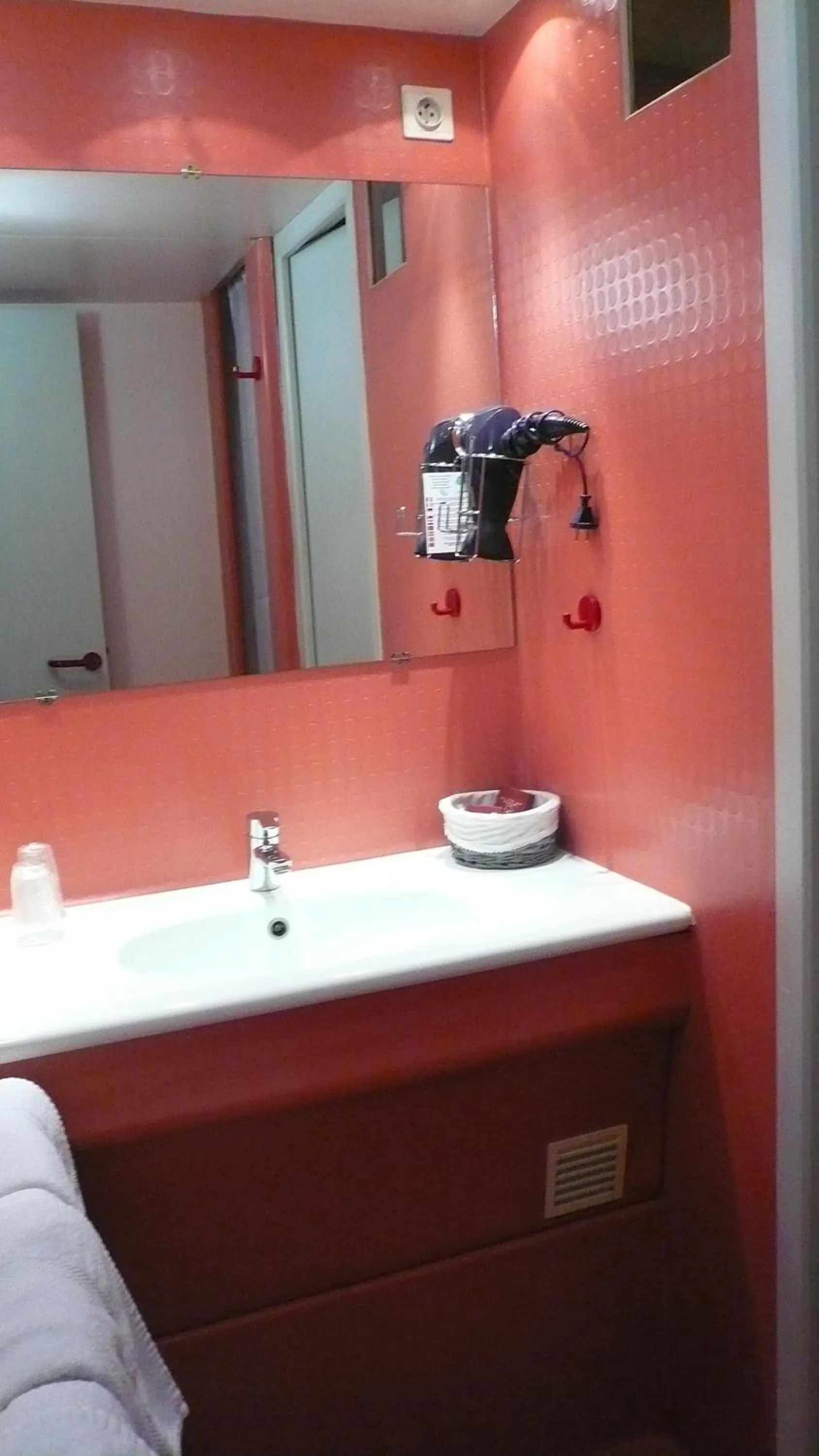 Toilet in Hôtel L'Européen