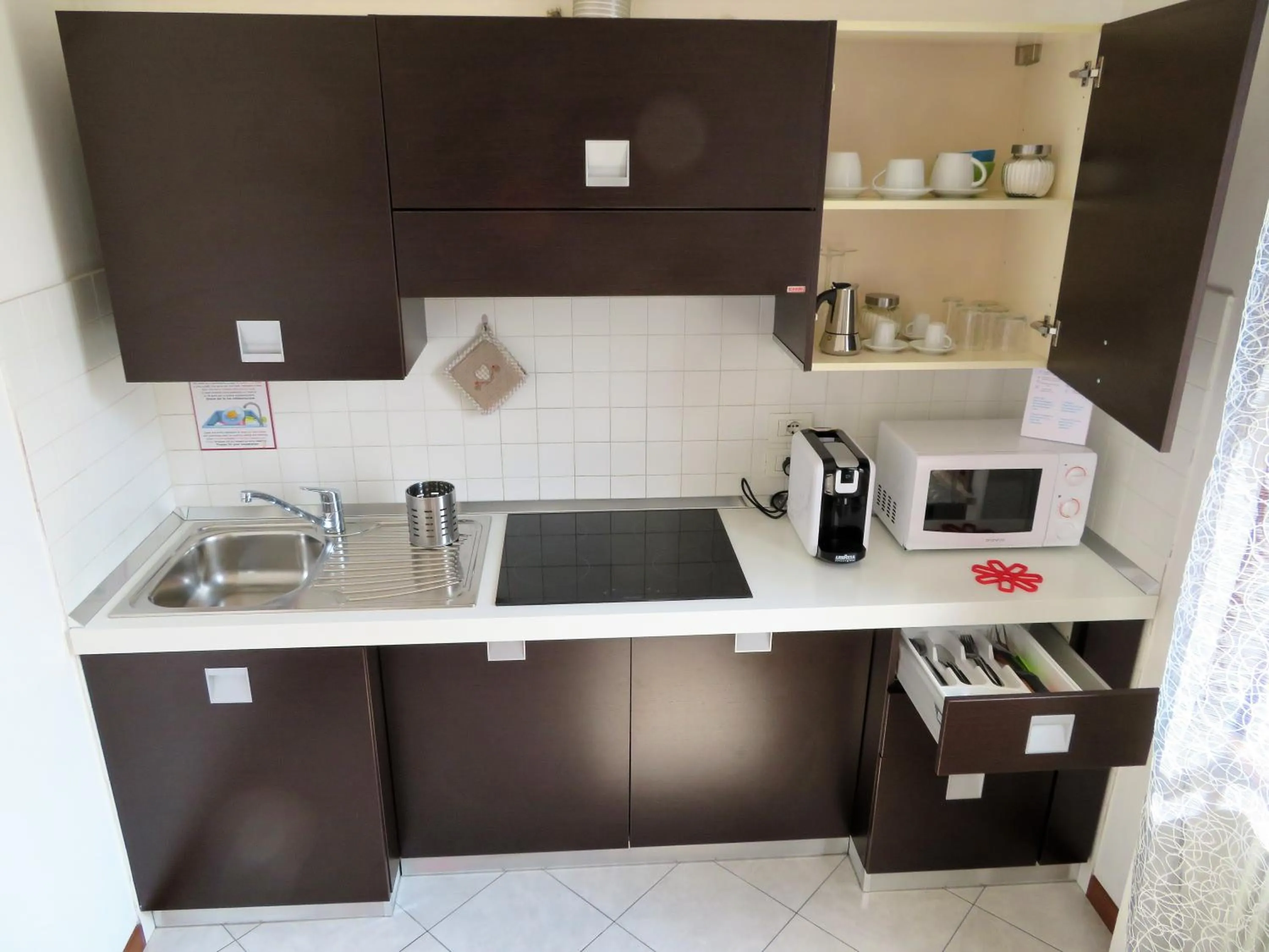 Kitchen or kitchenette in Verona Class ApartHotel "Residenze del Cuore"