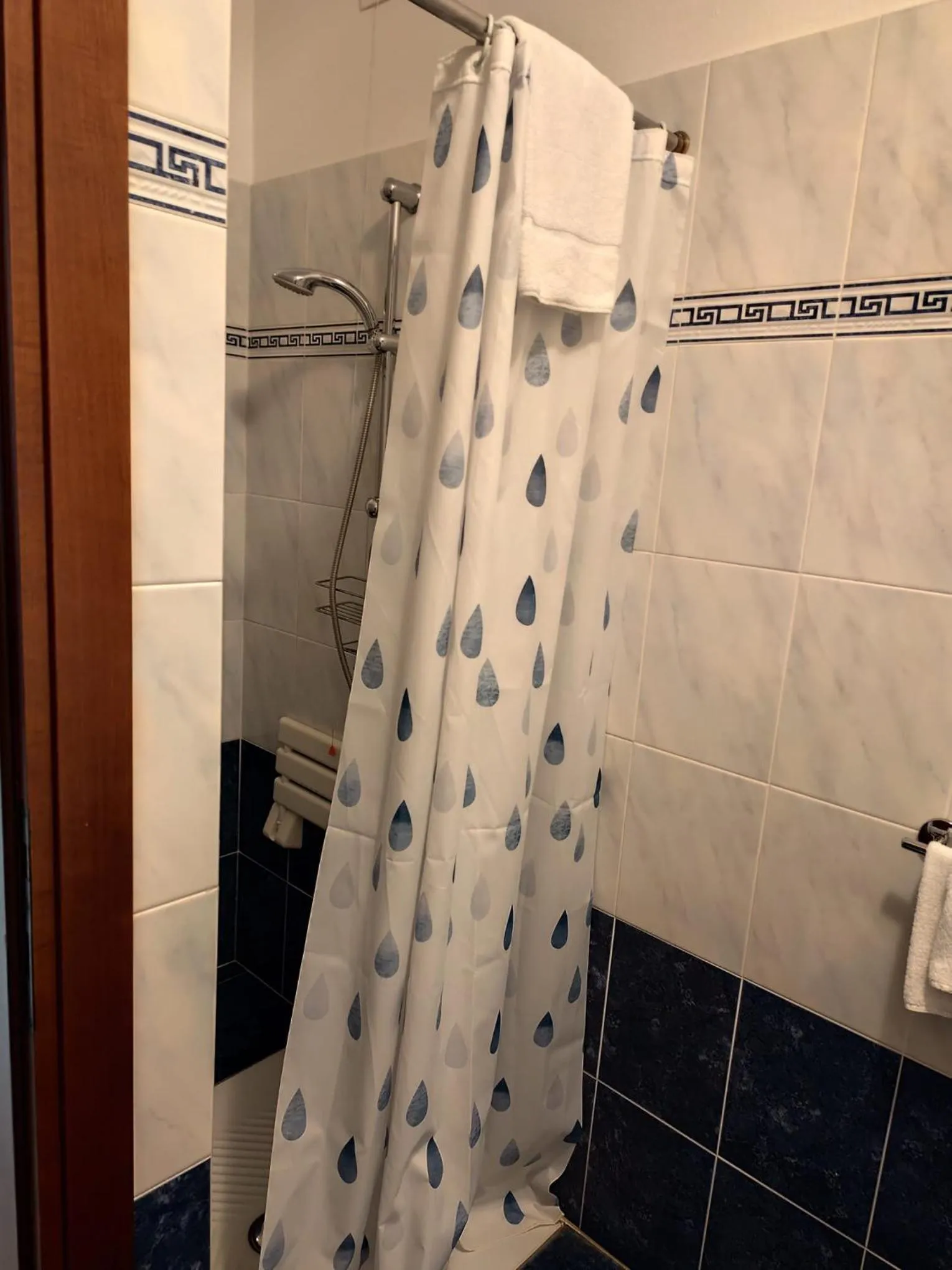 Shower in Verona Class ApartHotel "Residenze del Cuore"